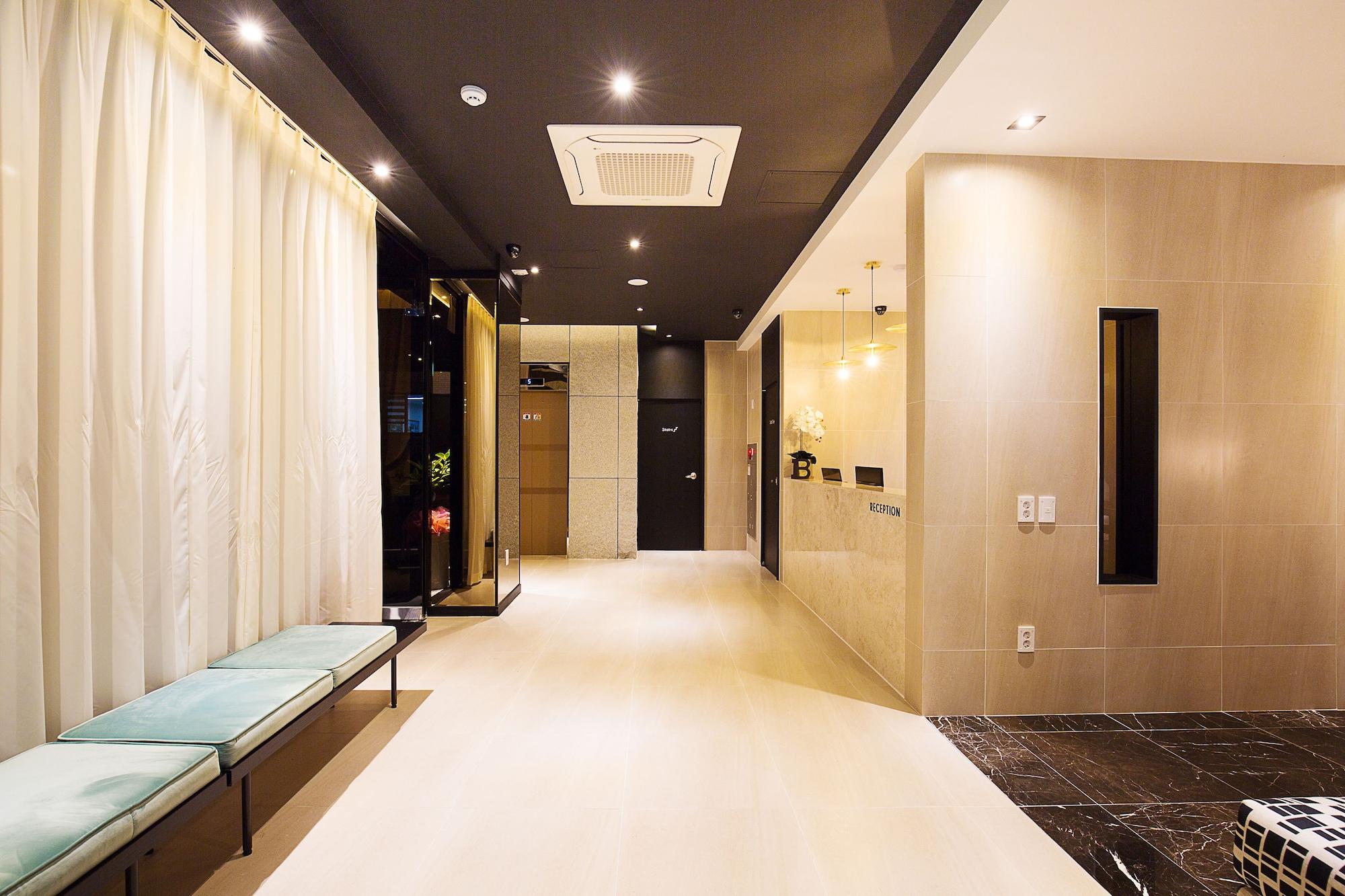 Vista Lobby Brown Dot Busan Station Sky Garden