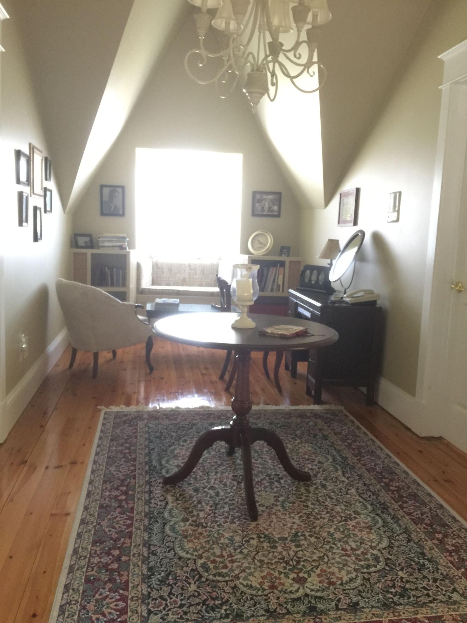 Varios Clyde Hall Bed and Breakfast