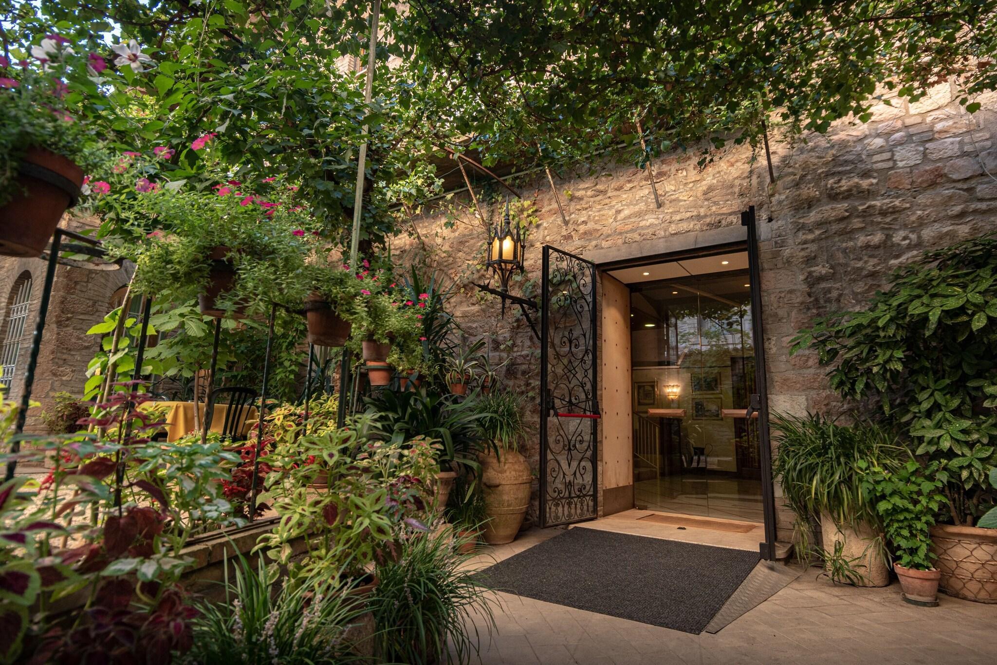 Vista Exterior Hotel Umbra