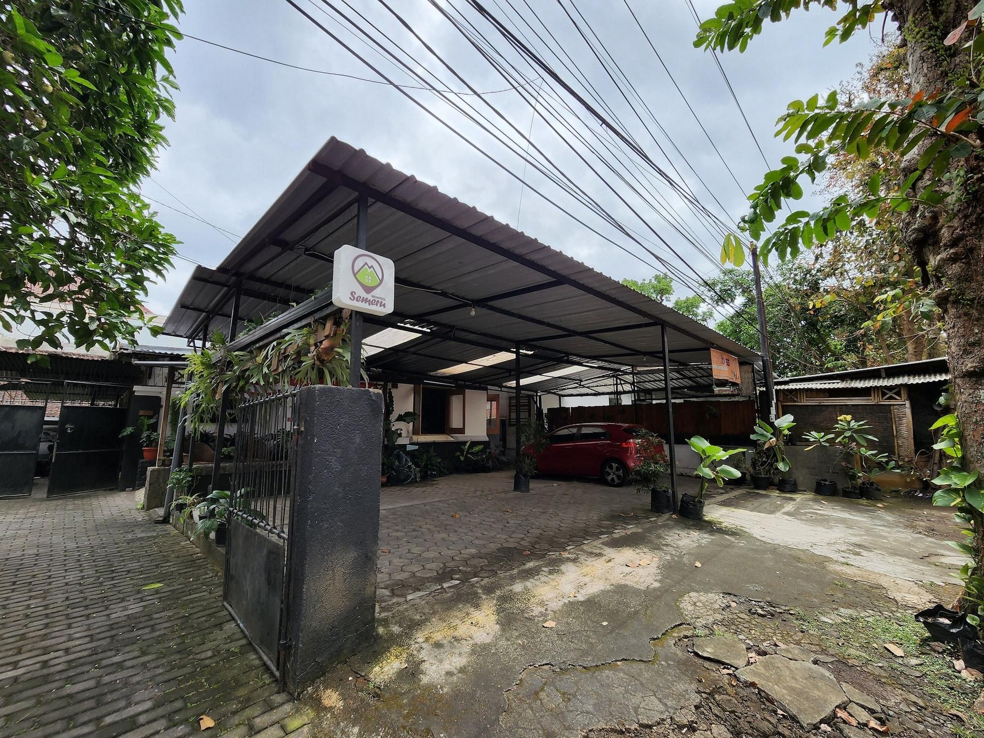 Spa Semeru Hostel Malang - Adults Only