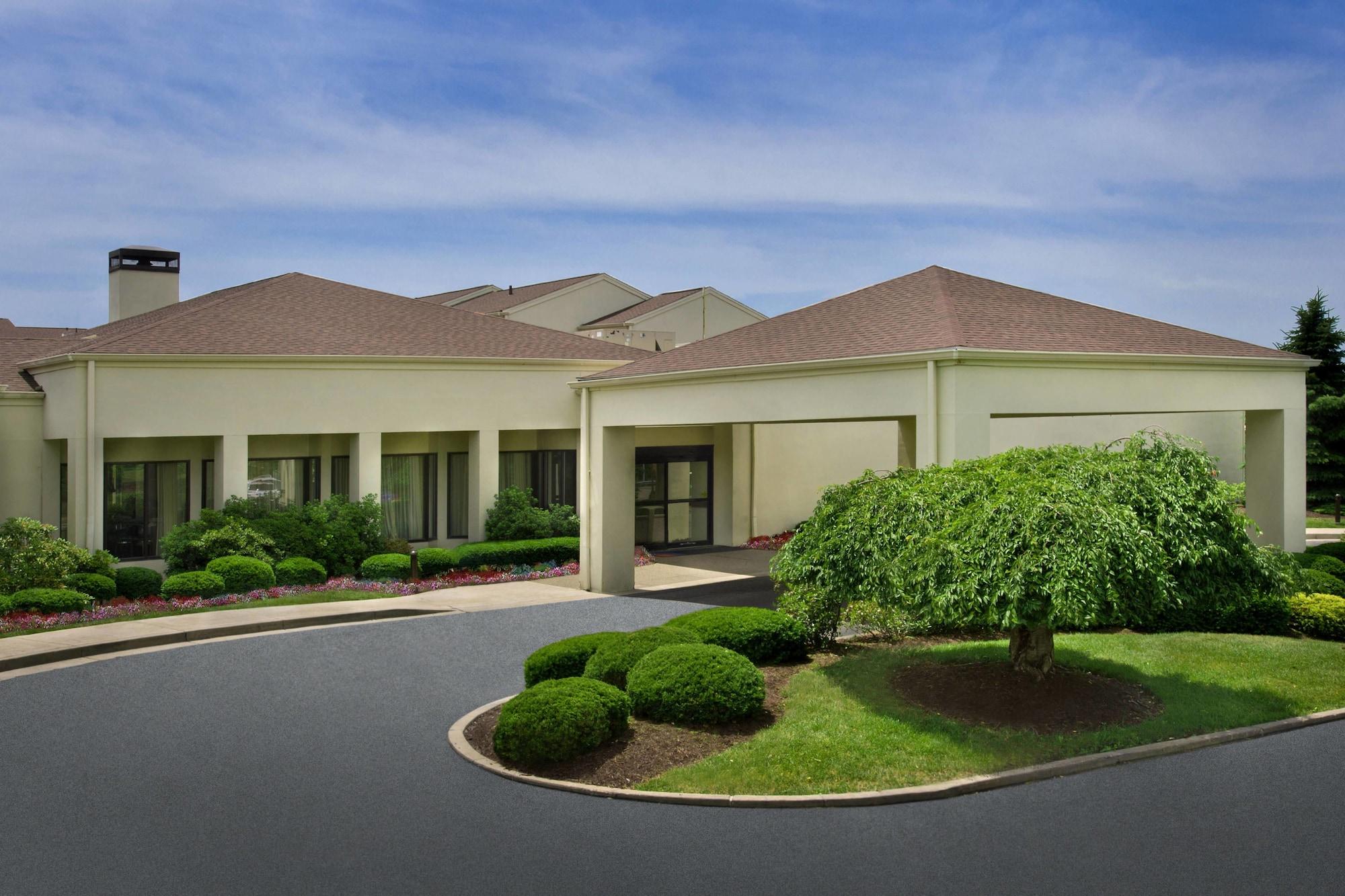Vista Exterior Courtyard by Marriott Pittsburgh Airport