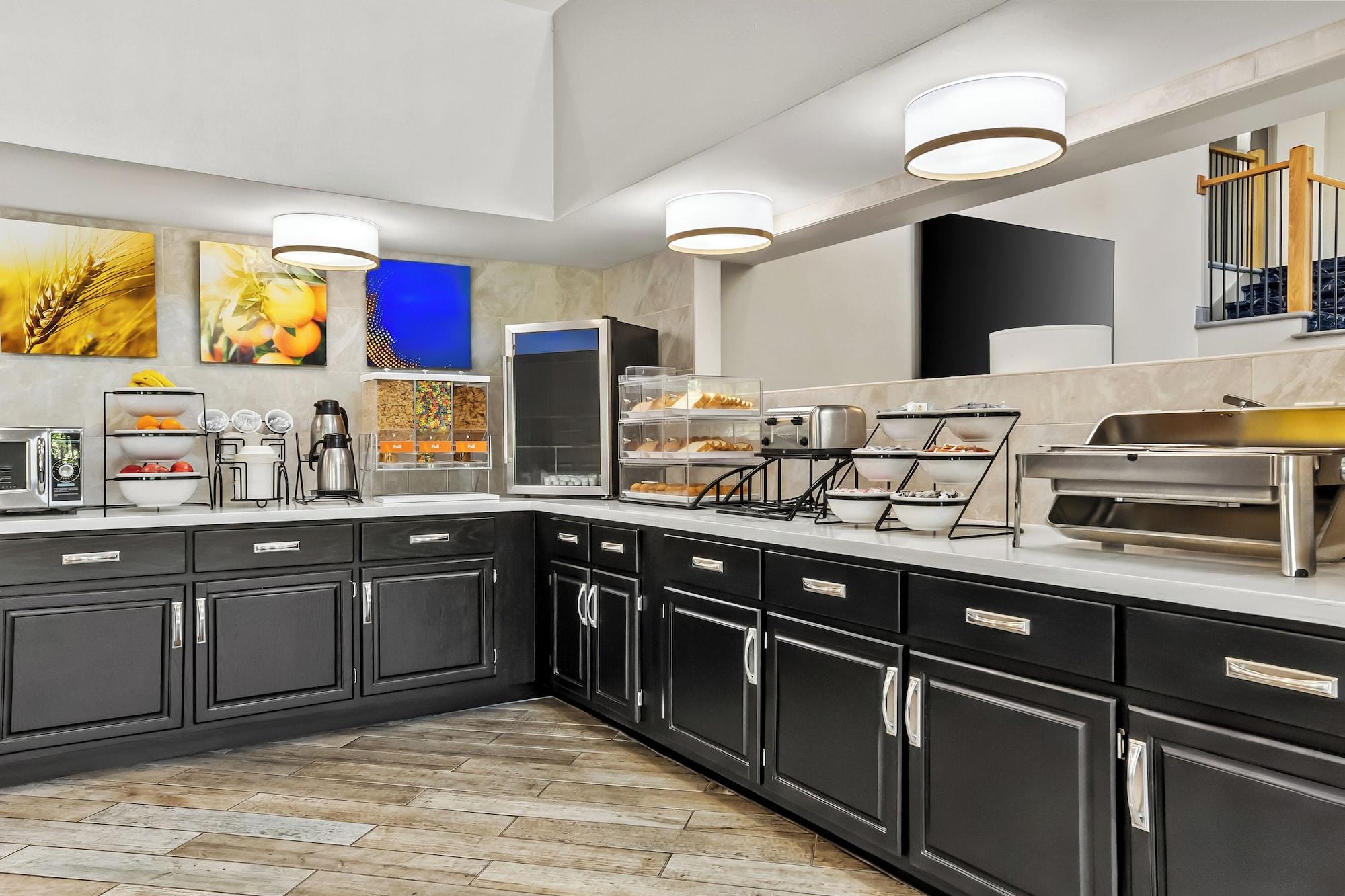 Restaurant Comfort Inn & Suites Nashville Near Tanger Outlets  I-24 Antioch