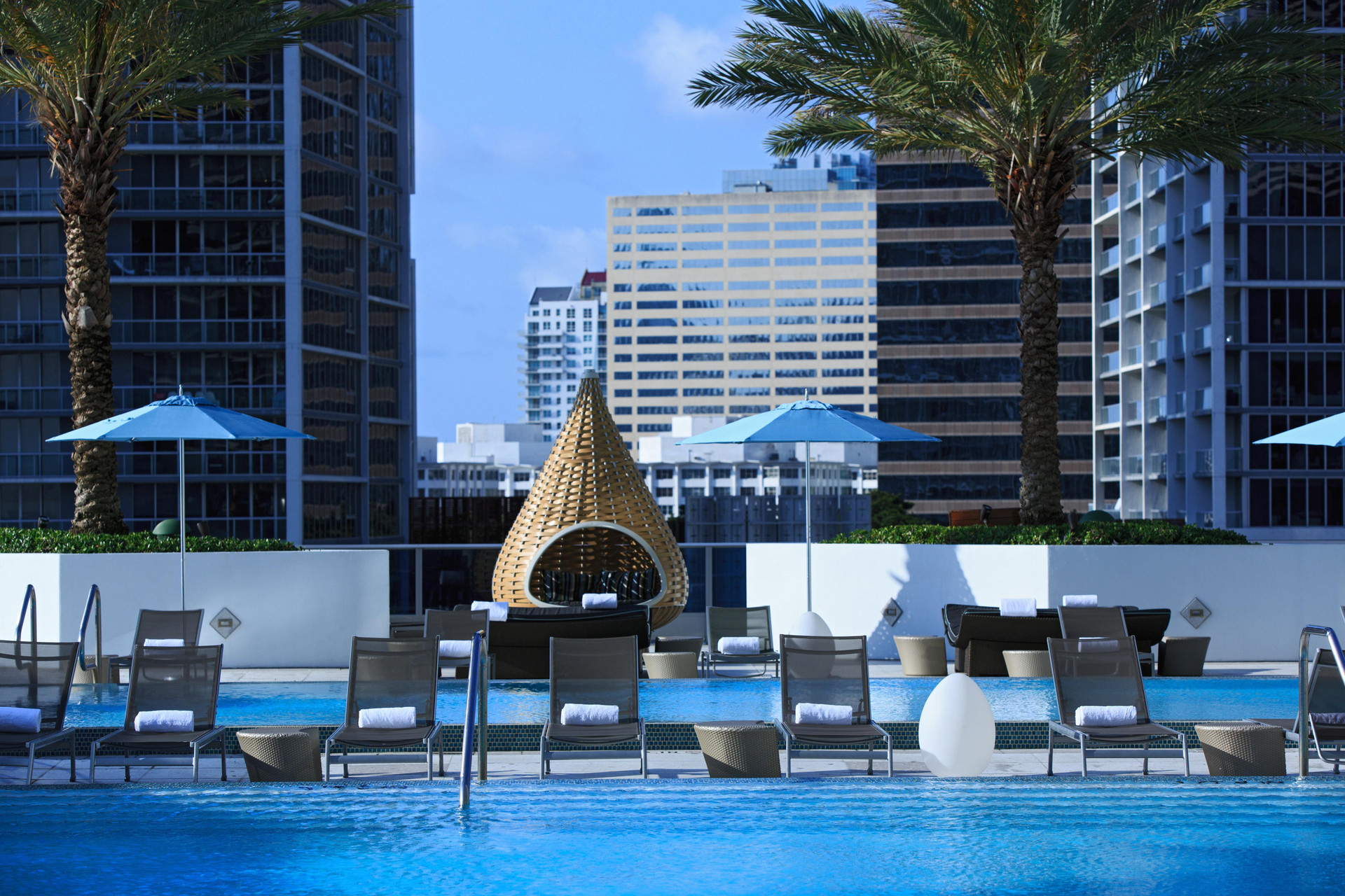 Vista Piscina Kimpton EPIC Hotel by IHG