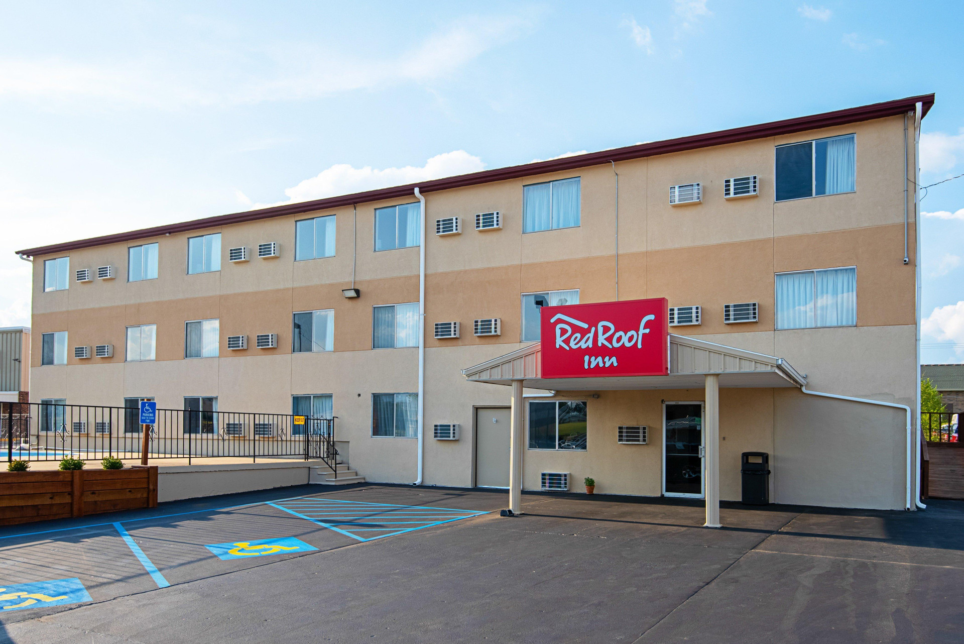 Vista Exterior Red Roof Inn Cameron
