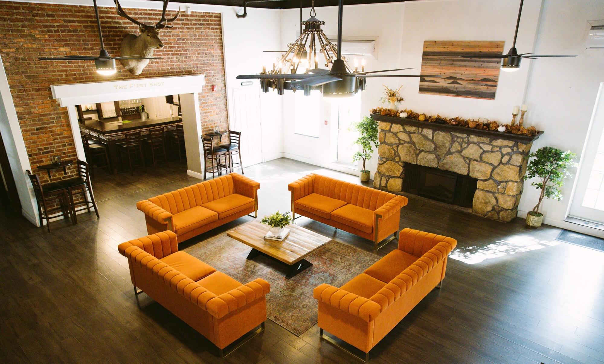 Varios Hunter Arms Hotel