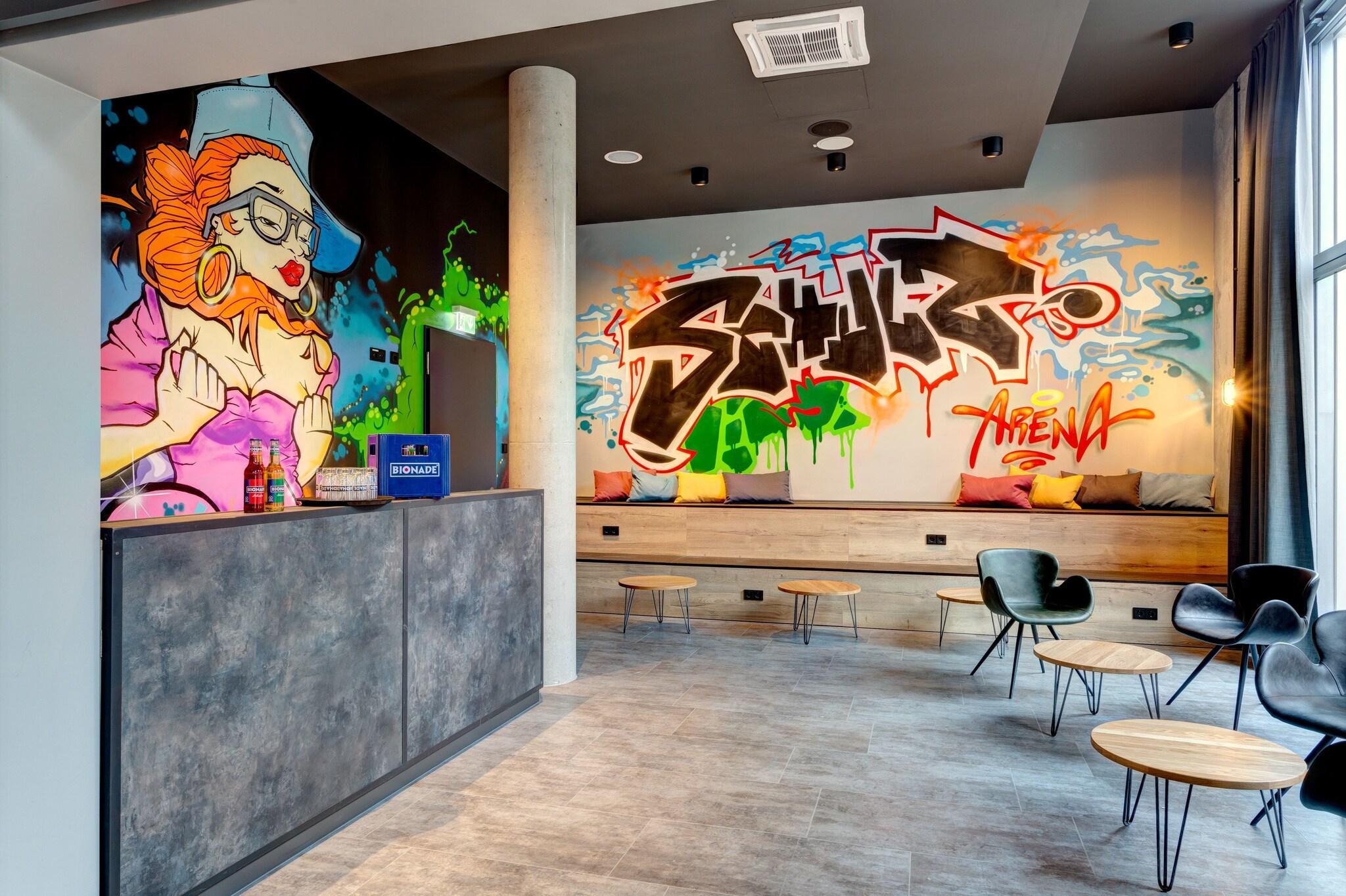 Instalaciones Recreativas Schulz Hotel Berlin Wall at the East Side Gallery