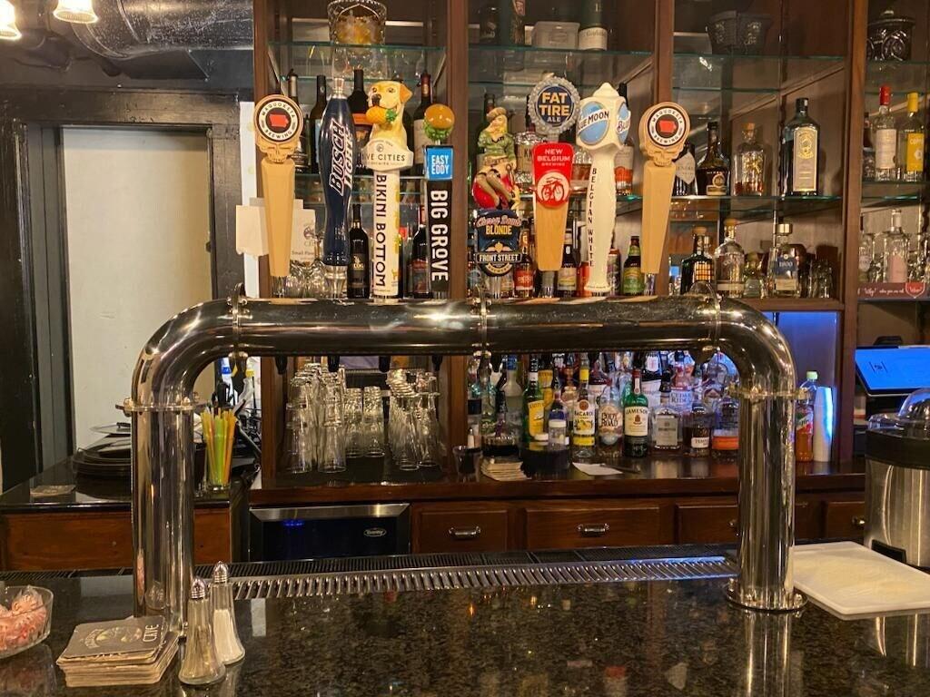 Restaurant Decker Hotel & Bar