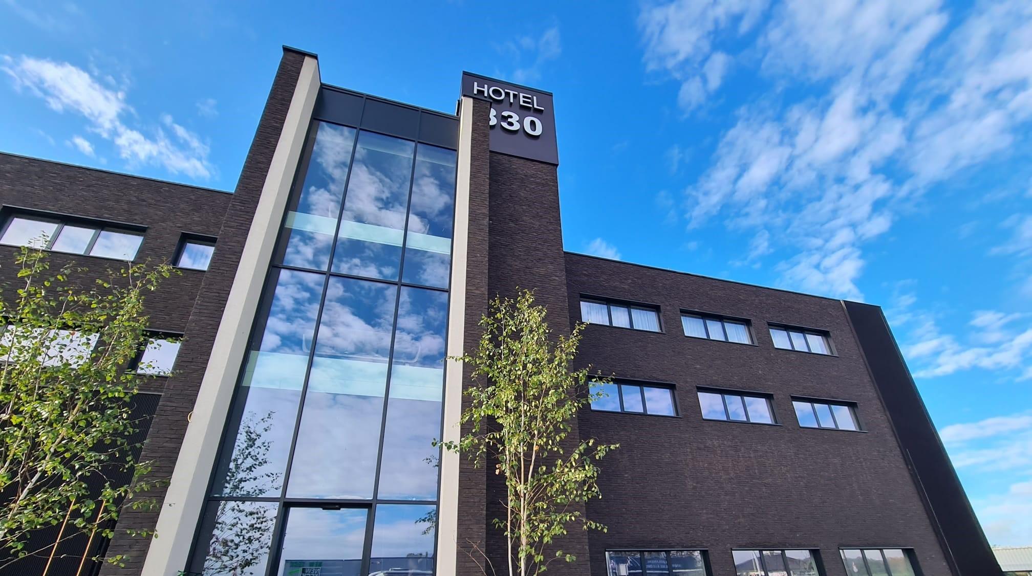 Vista Exterior Hotel Le 830