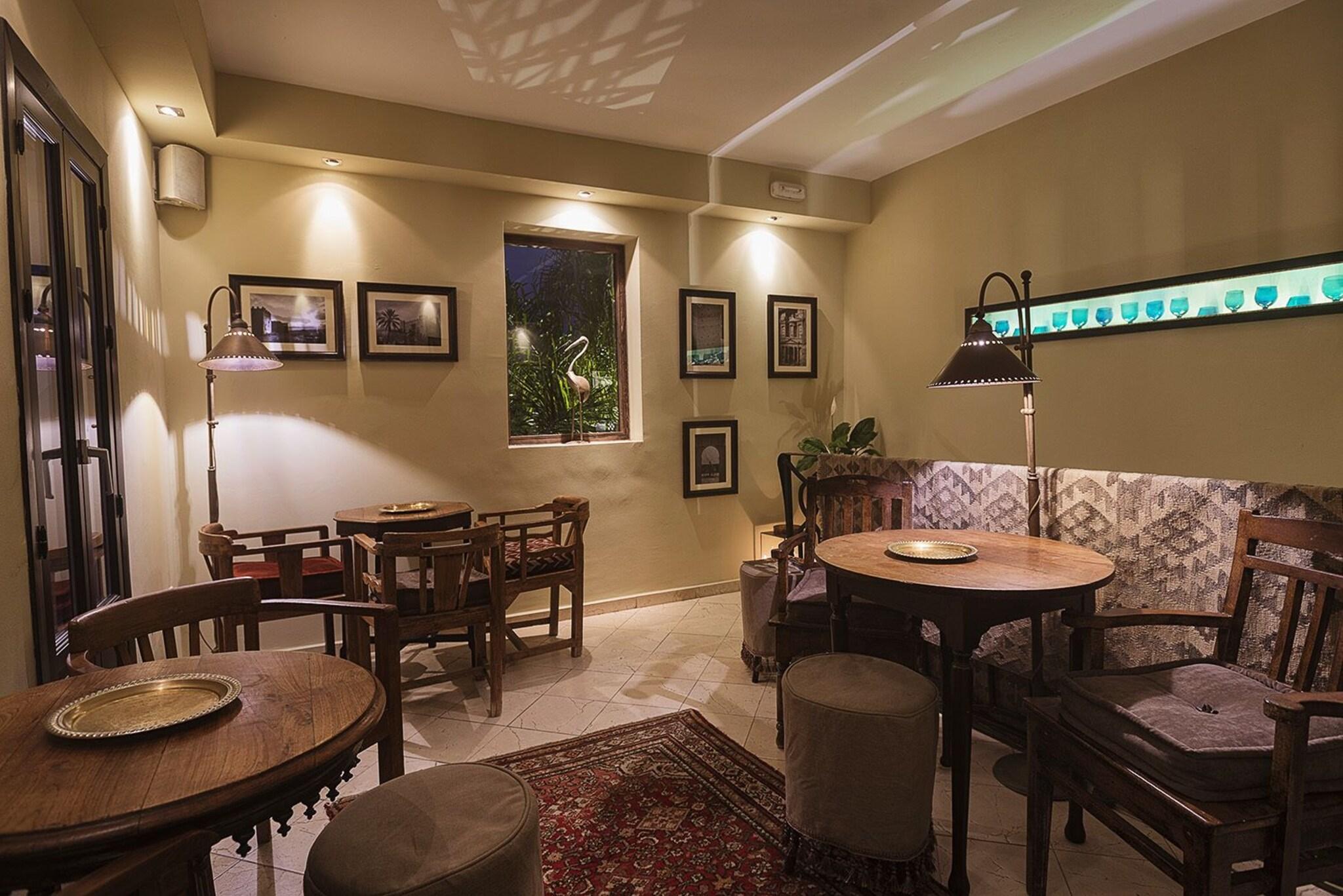 Bar/Salón La Casa del Califa