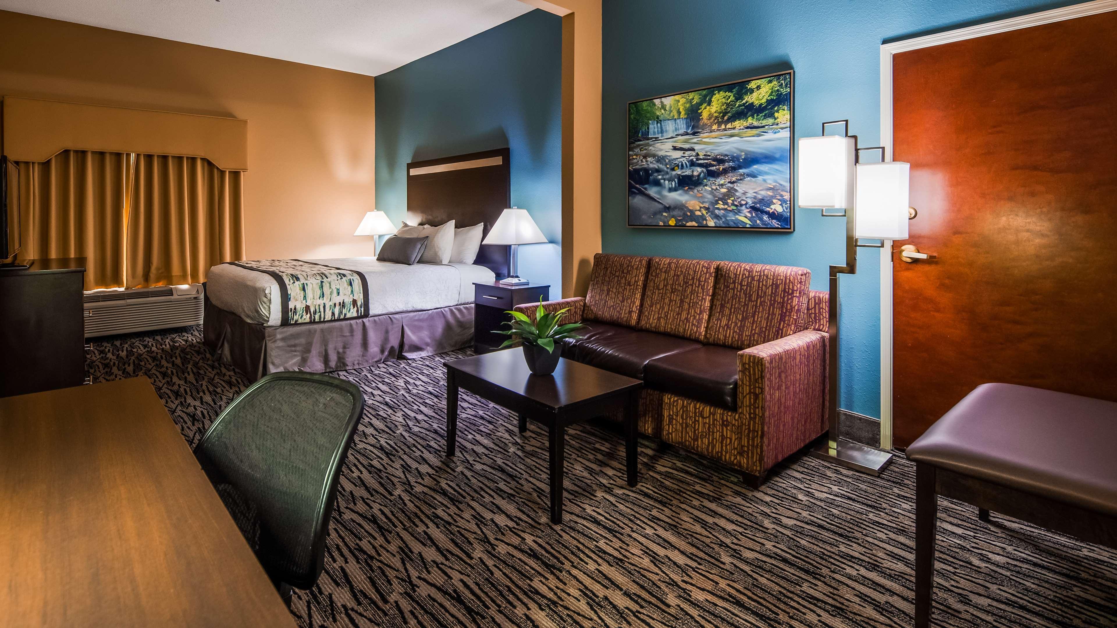 Vista Exterior Best Western Plus McDonough Inn & Suites