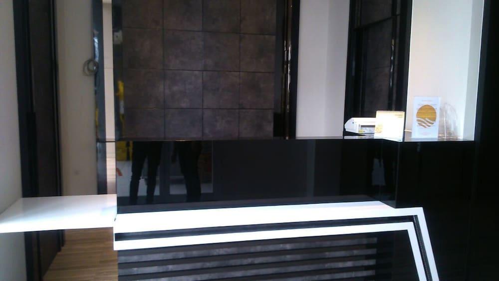 Vista Lobby The Regia Dago