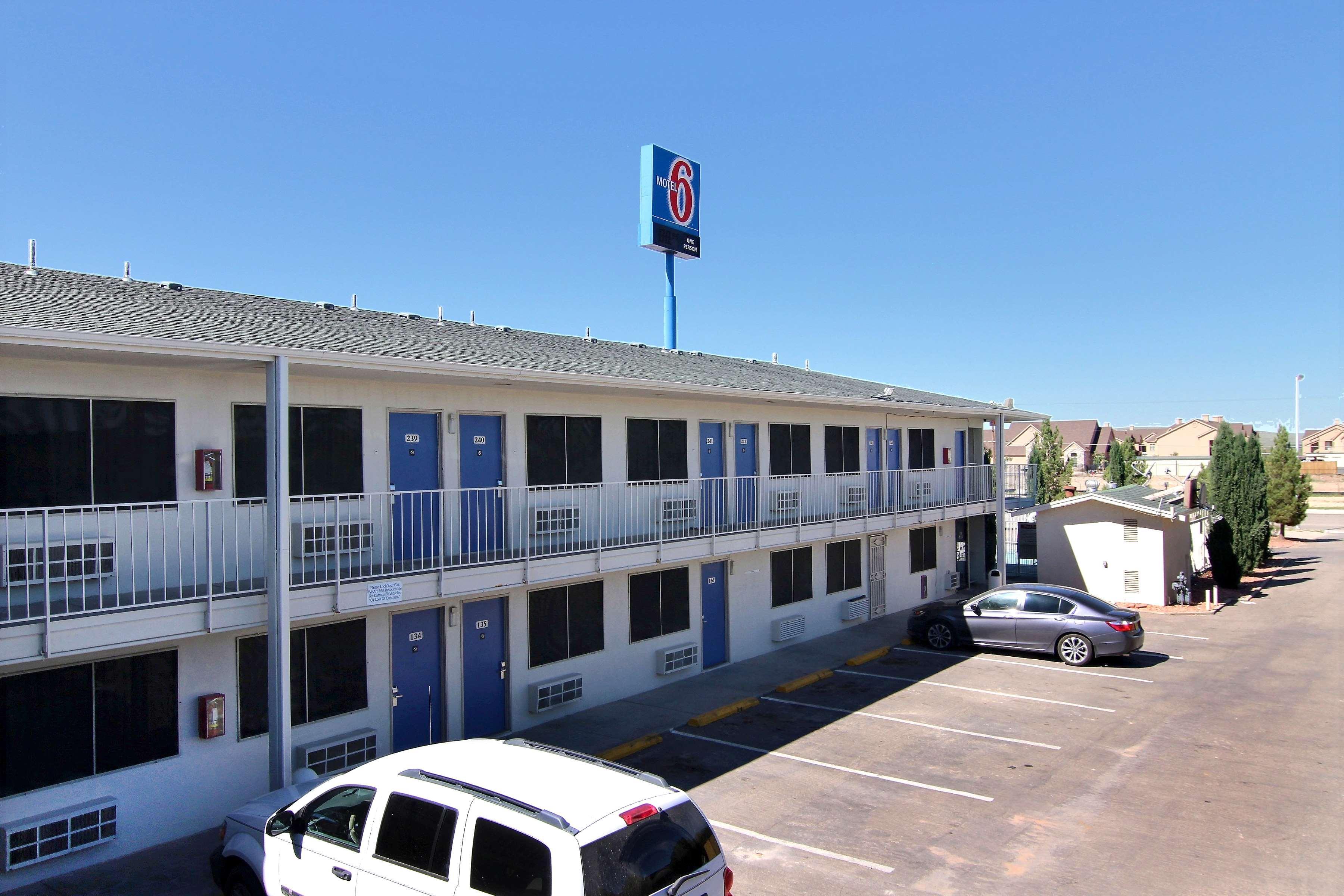 Vista Exterior Motel 6 Carlsbad, NM