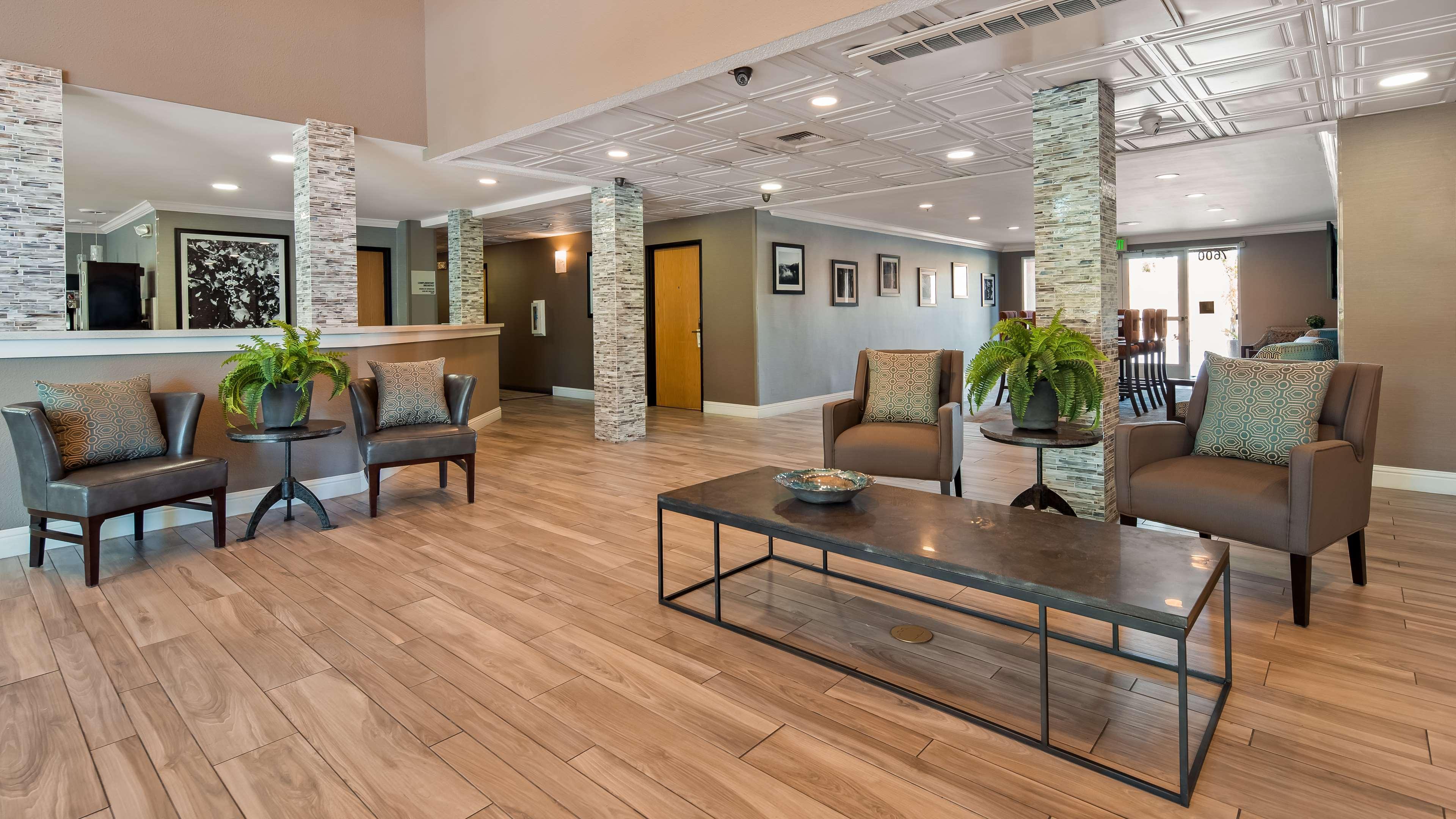 Vista Lobby Best Western Plus Vineyard Inn