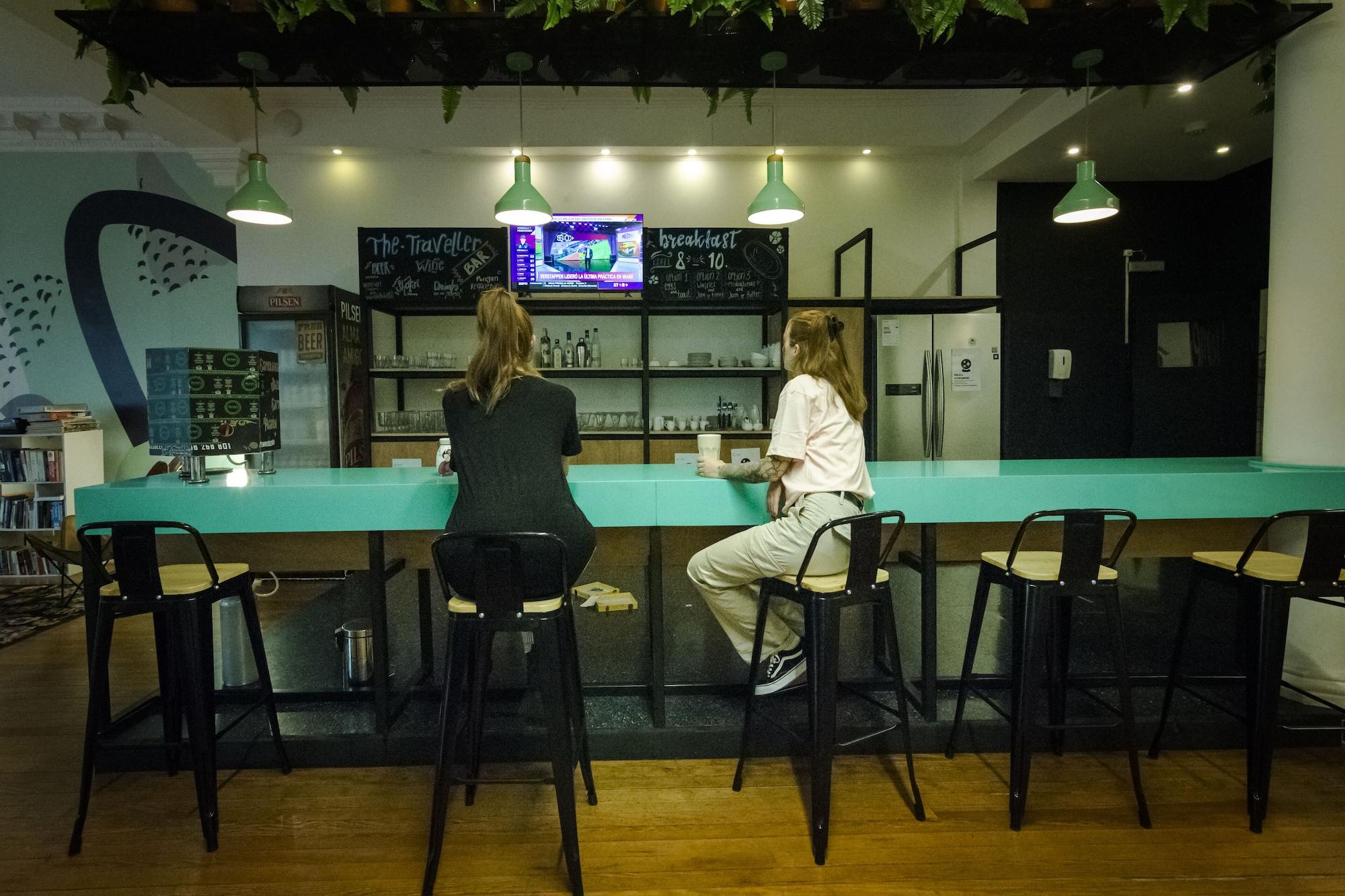 Bar/Salón Viajero Montevideo Hostel