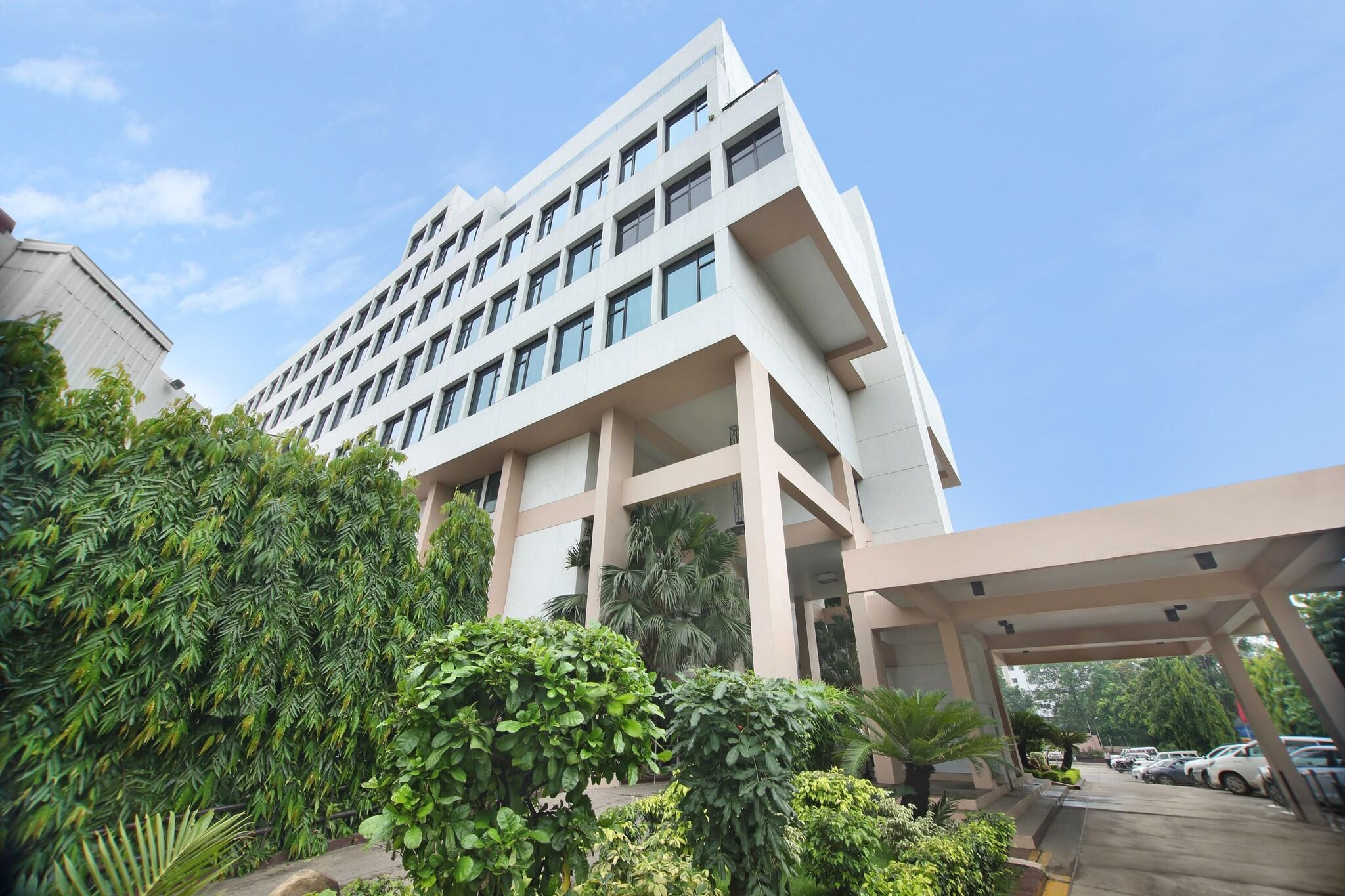 Vista Exterior Hotel Maurya