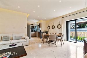 Vacation Rental - Prime 5th Ave Stay - 4BR with King Beds & City Vie