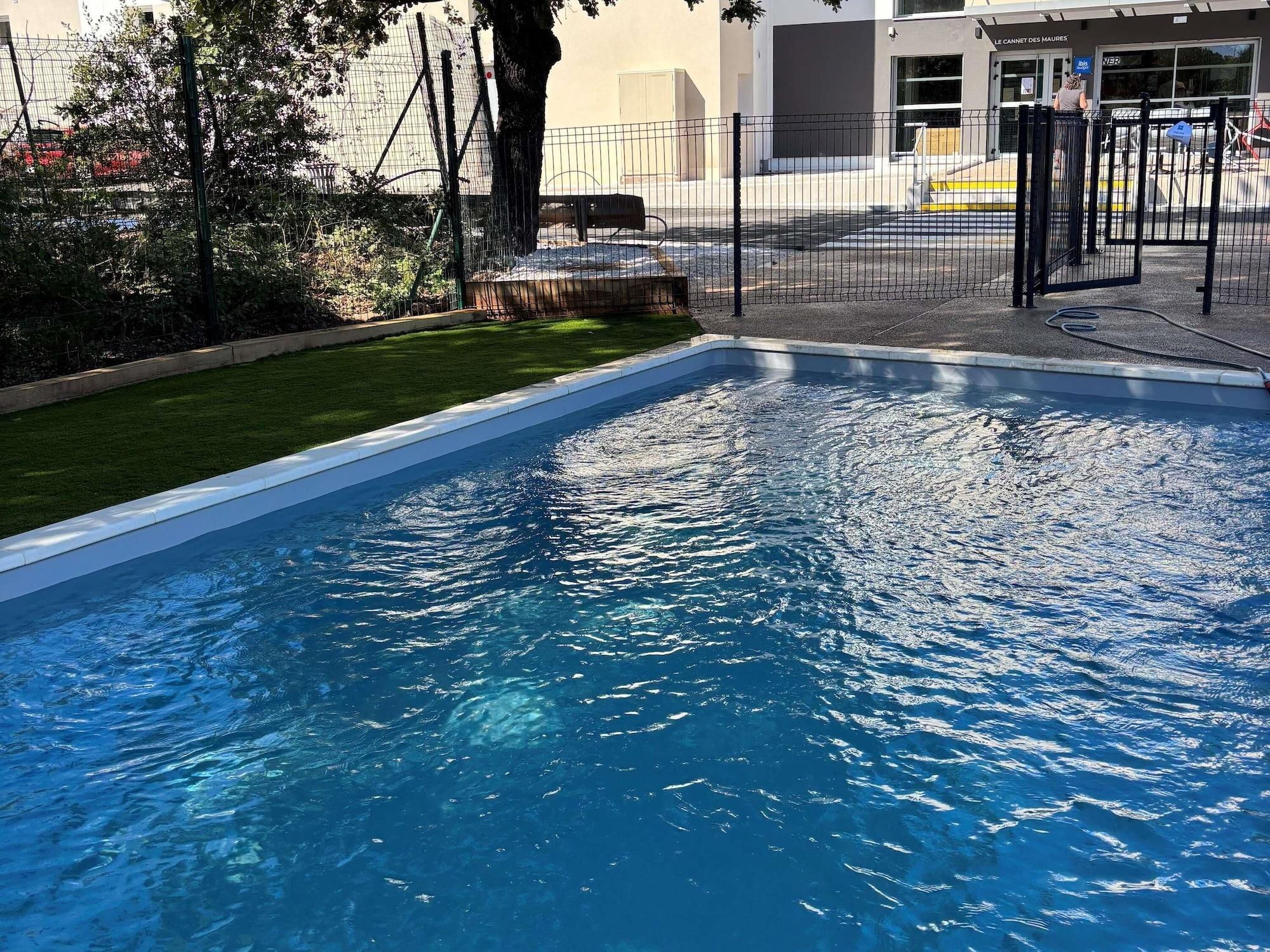 Varios ibis budget Le Cannet des Maures