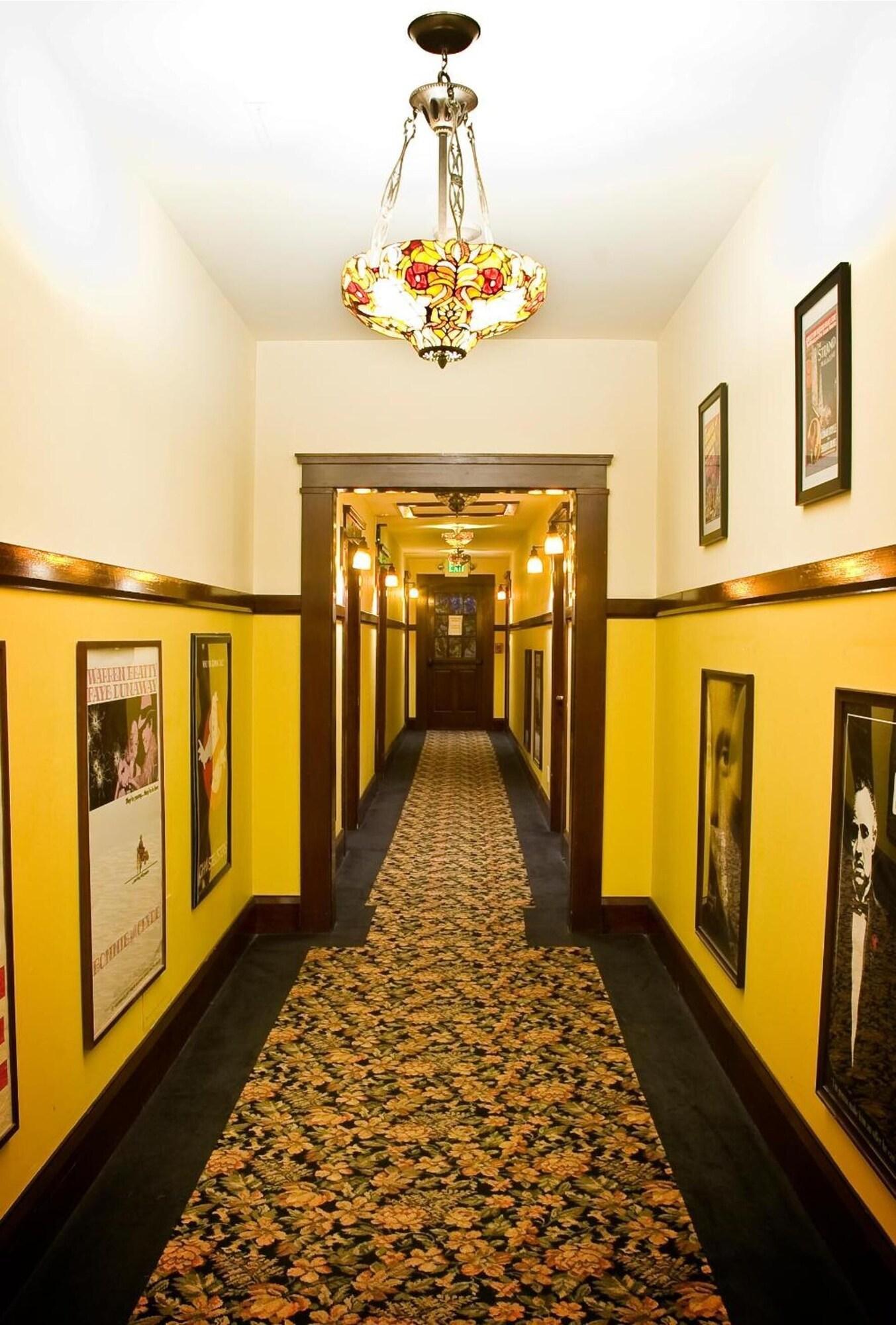 Vista Lobby Glen Tavern Inn