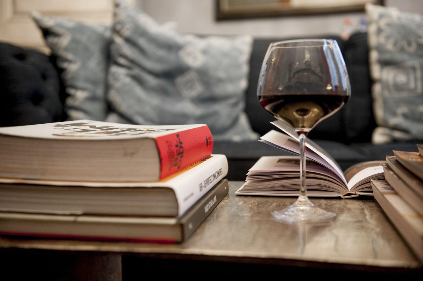 Bar/Salón Ganda Rooms & Suites