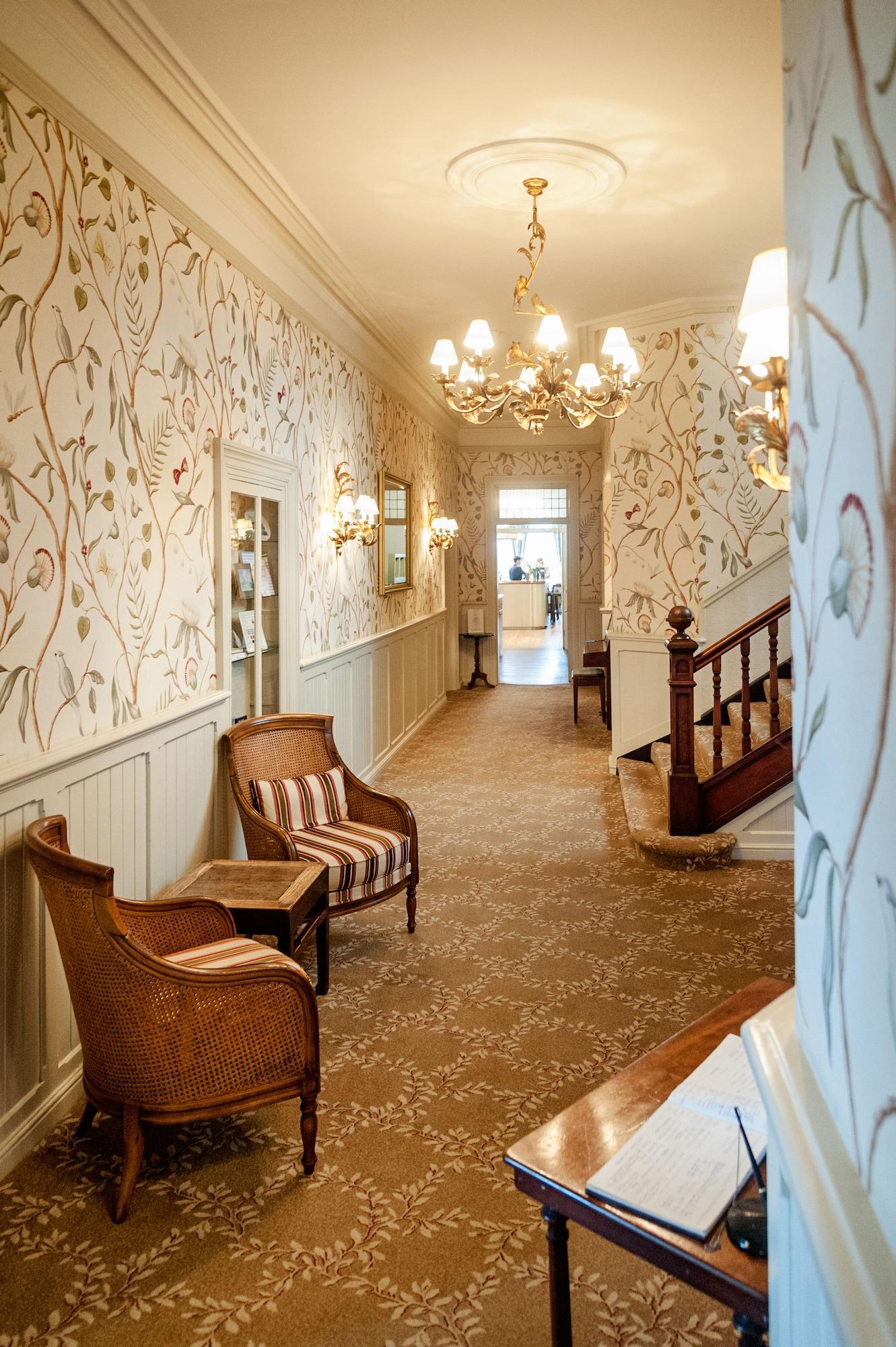 Vista Lobby Mullion Cove Hotel & Spa