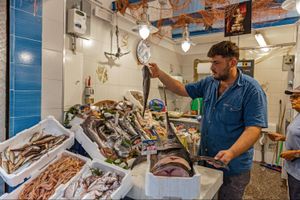 Actividad - Visita al mercado local y clase de cocina en grupos pequeños con almuerzo en la casa de un local en Lucca