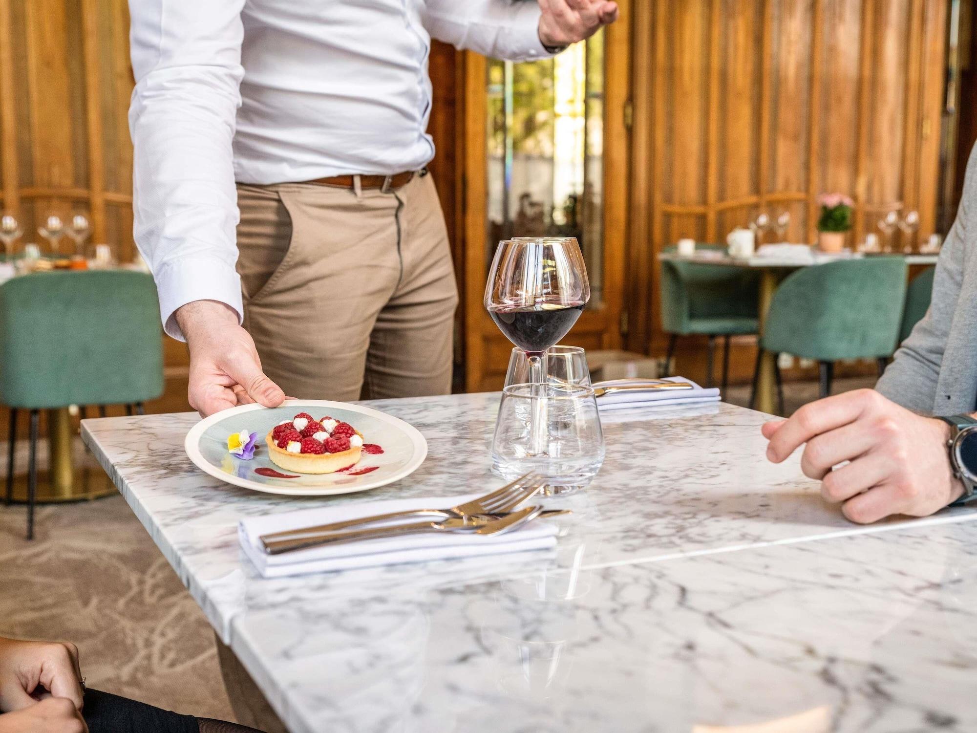 Varios Mercure Lyon Centre Château Perrache