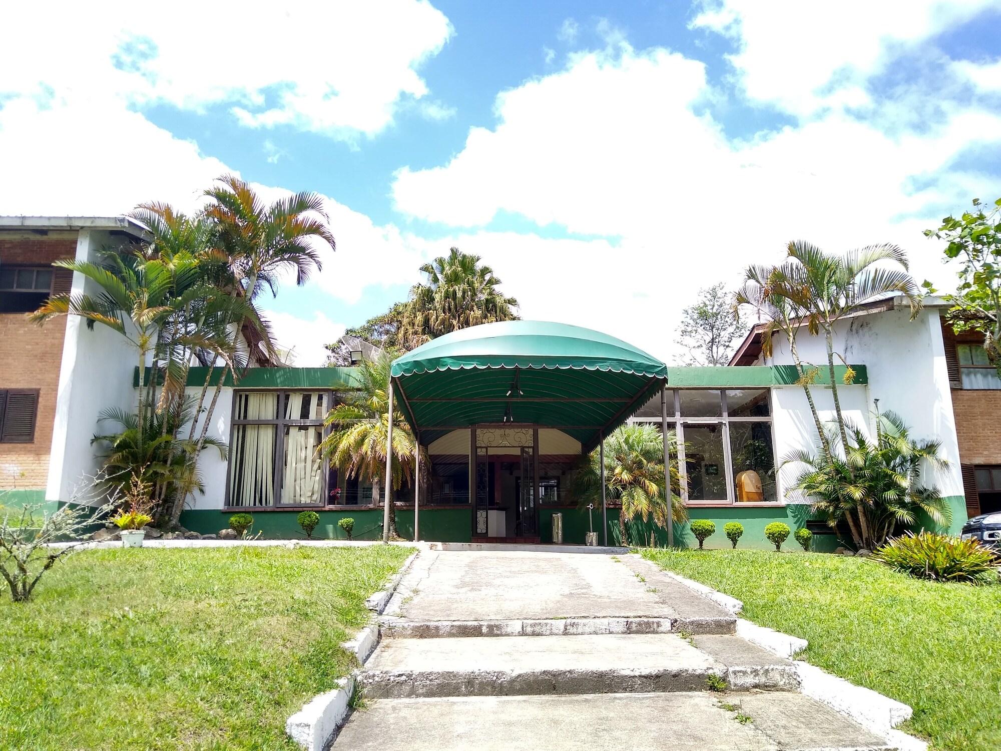 Varios OYO Del Verde Hotel