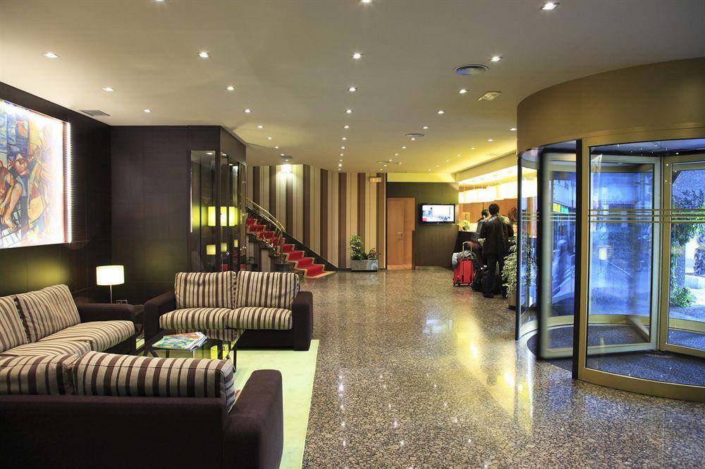 Vista Lobby Hotel Galicia Palace