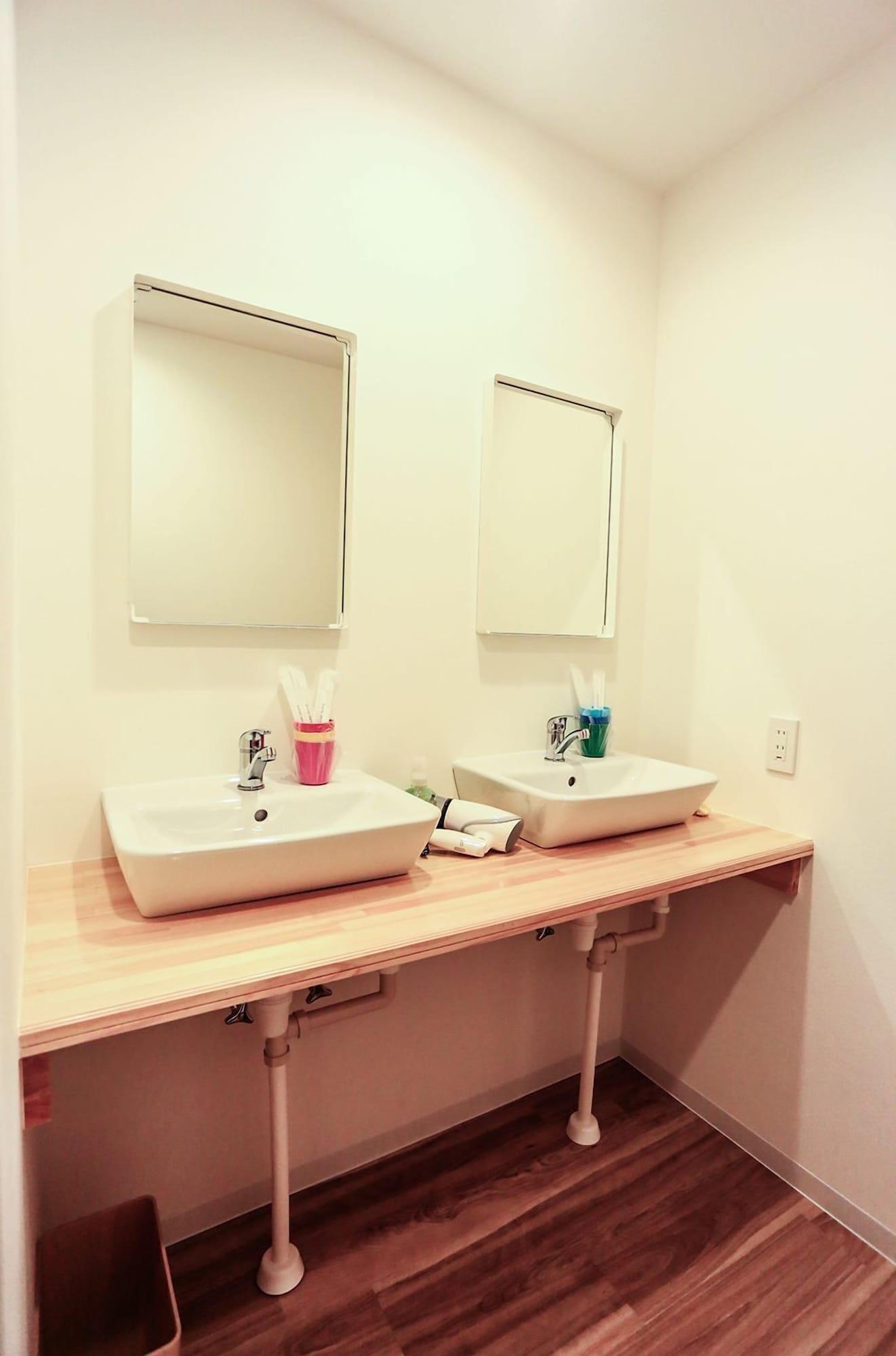 Set de Habitación coins hostel tenjin