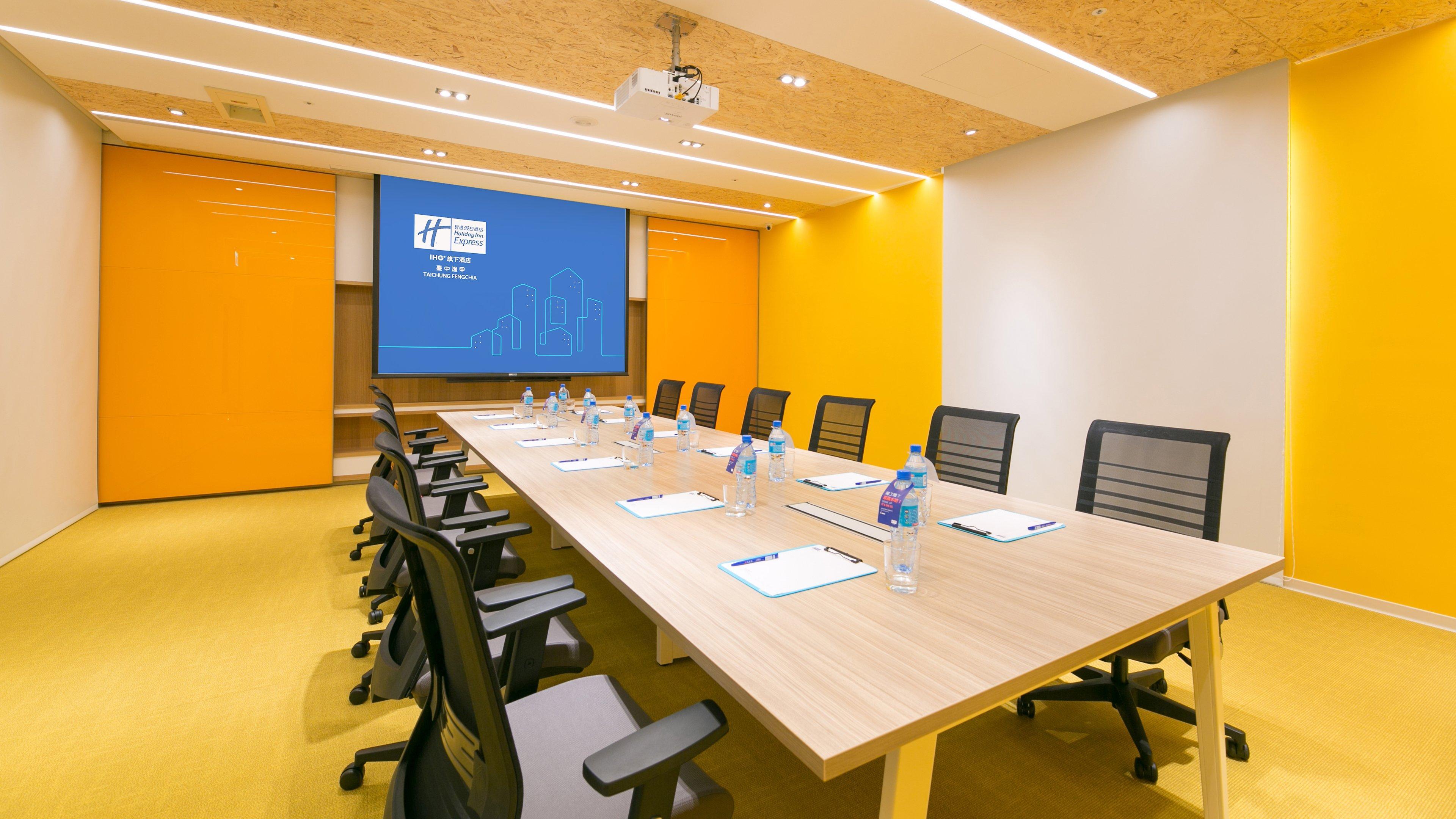 Centro de Negocios Holiday Inn Express Taichung Fengchia