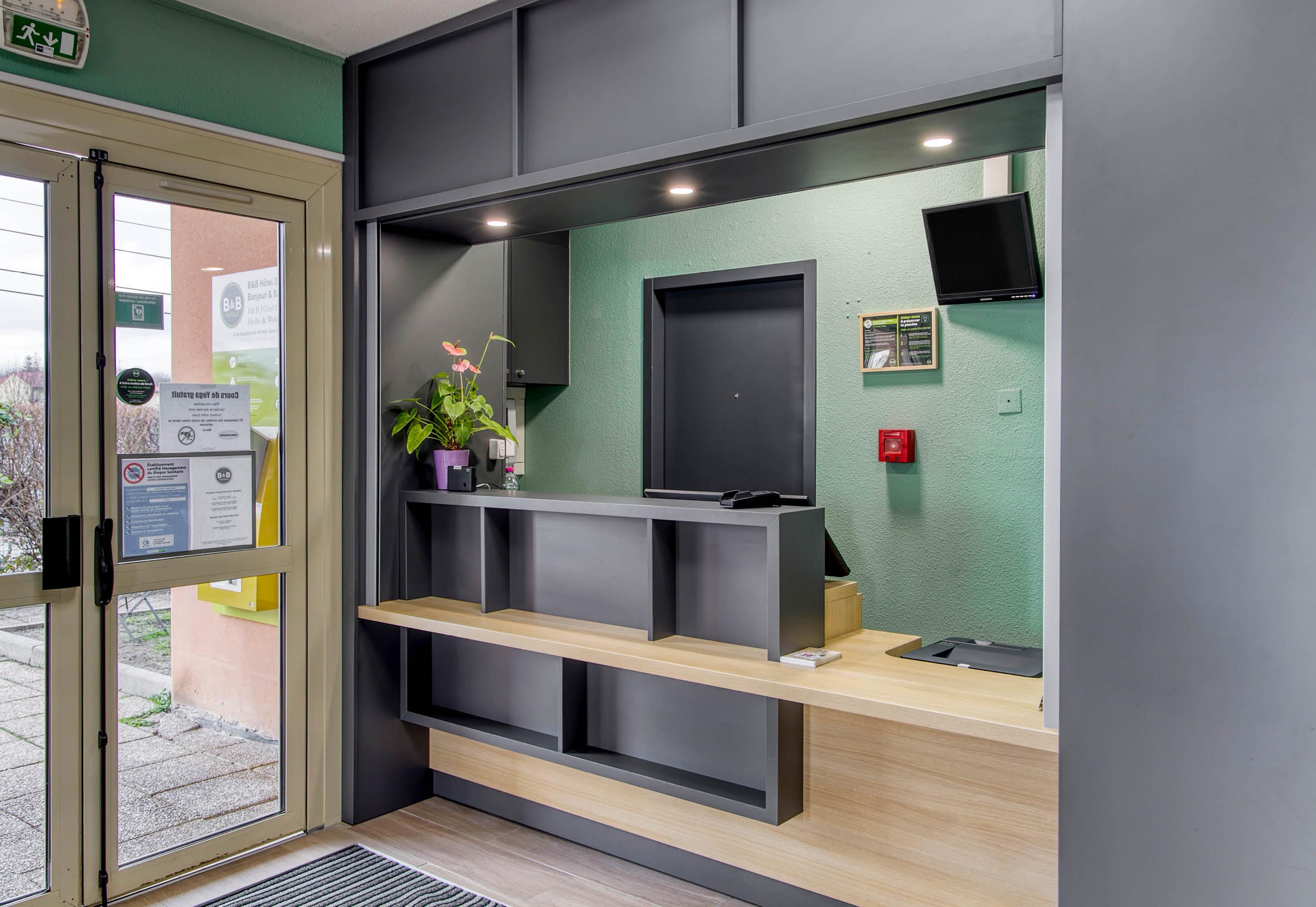 Vista Lobby B&B HOTEL Clermont-Ferrand Gerzat 1