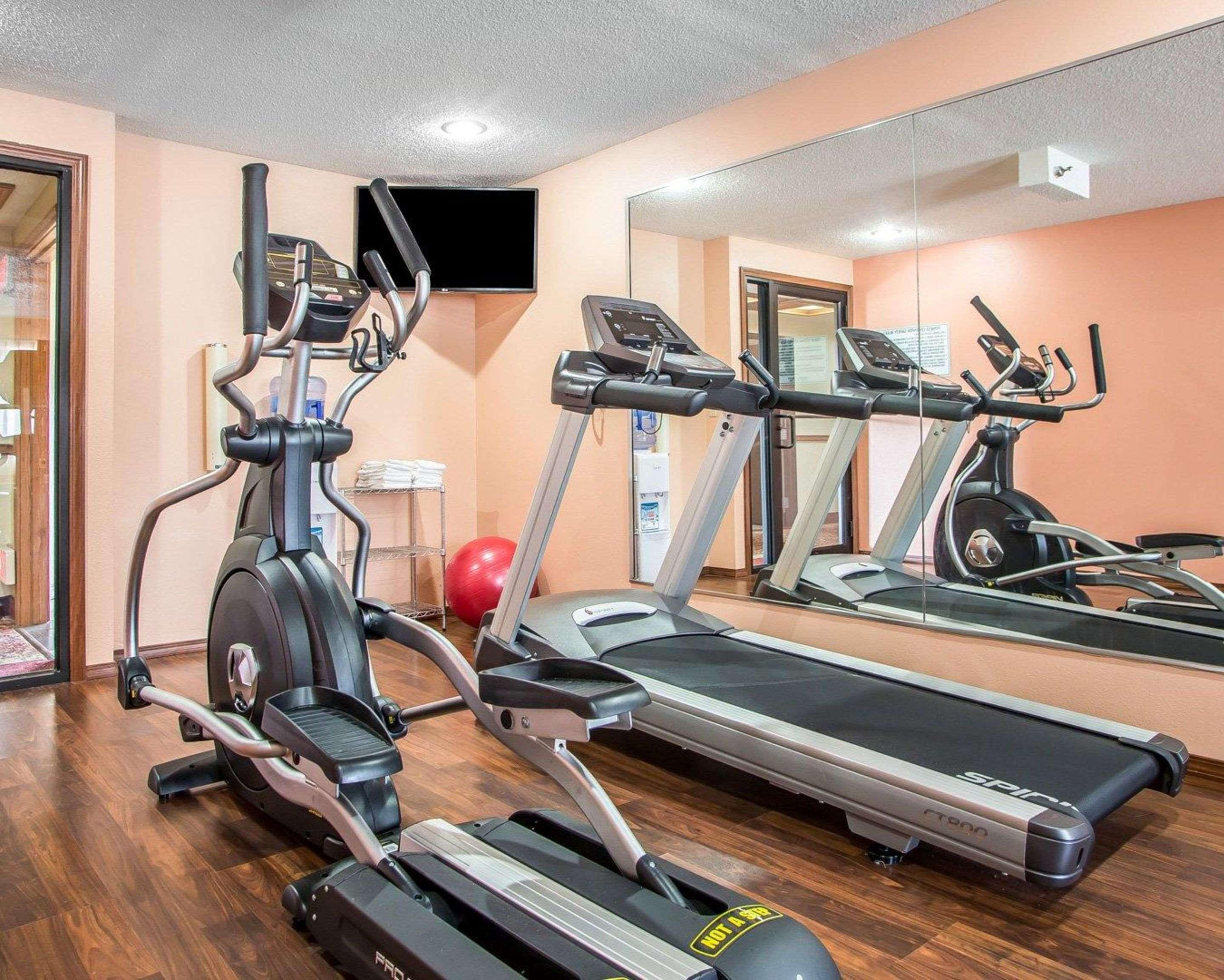 Gimnasio Quality Inn Morton at I-74