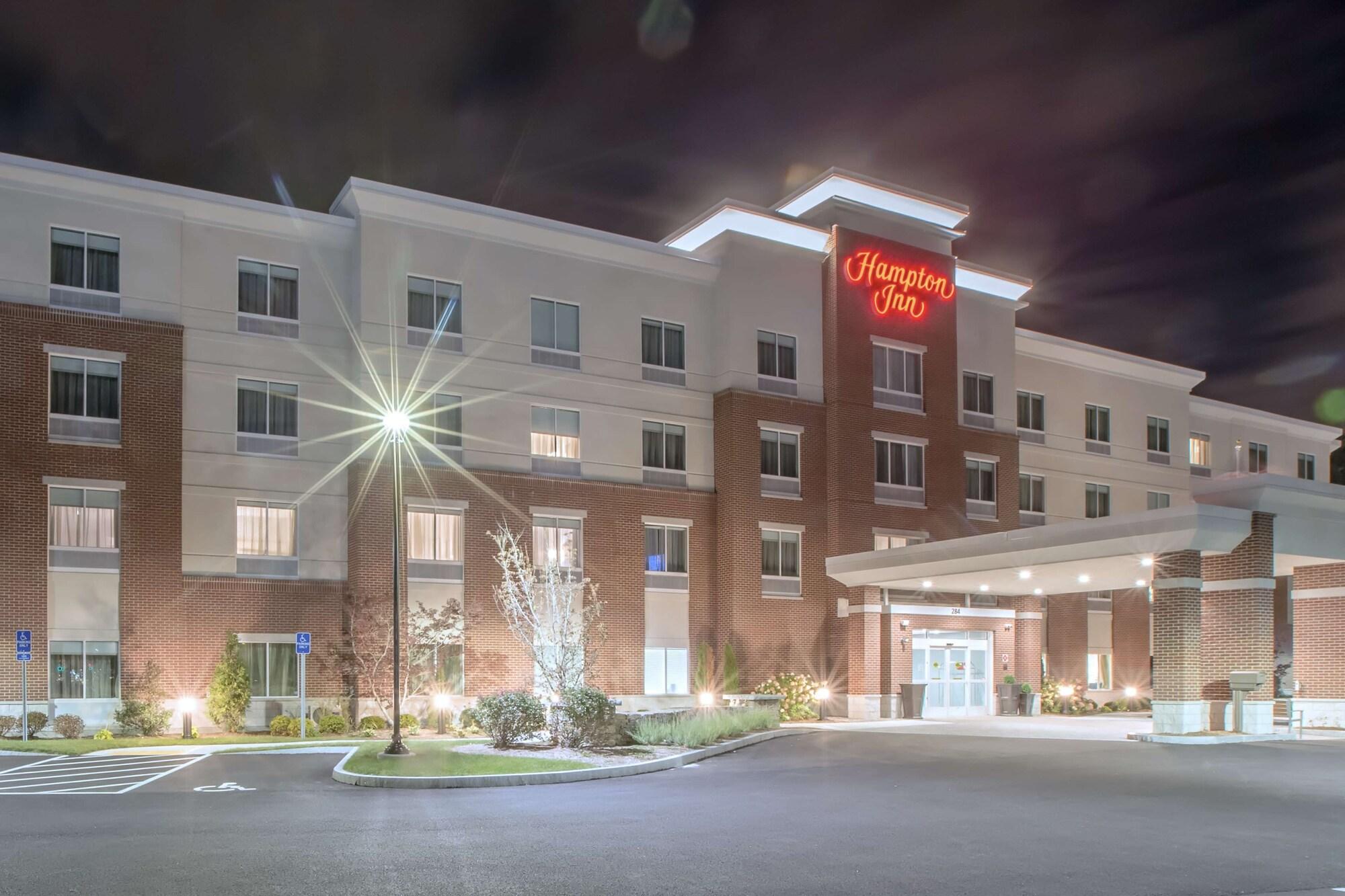 Vista Exterior Hampton Inn by Hilton Amesbury