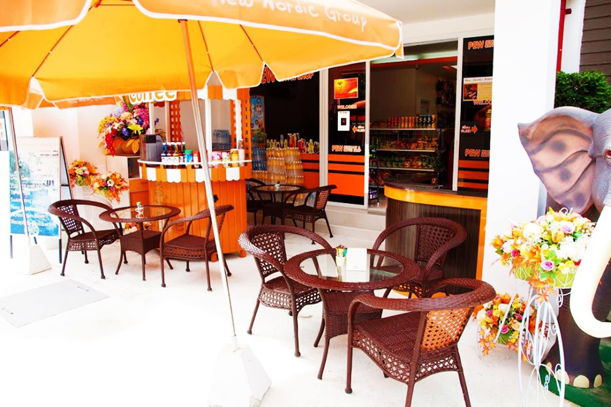 Bar/Salón Family Residence