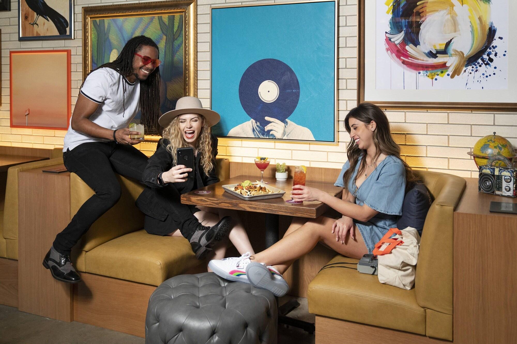 Restaurant Moxy Austin - University