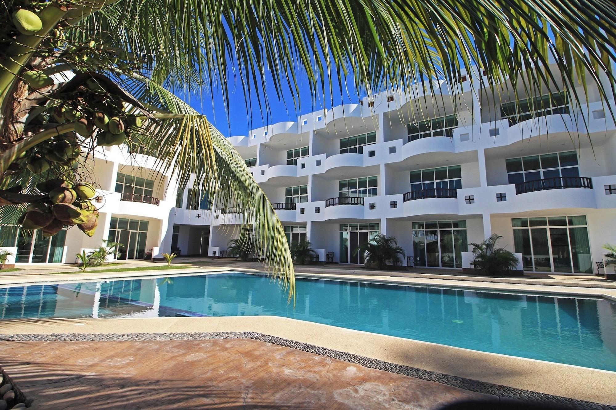 Vista Piscina COSTA MADERO RESORT