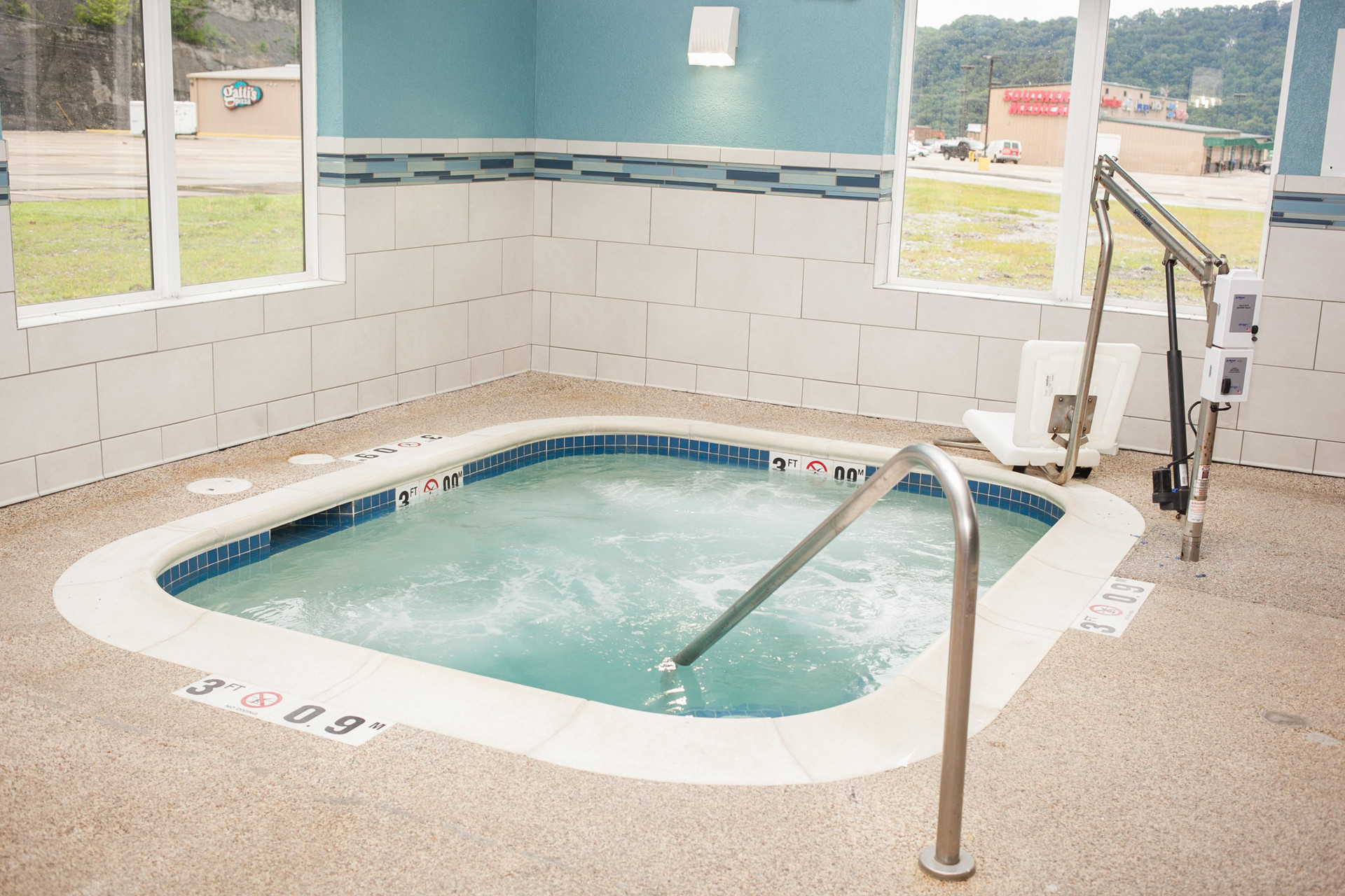 Vista Piscina Holiday Inn Express & Suites Logan