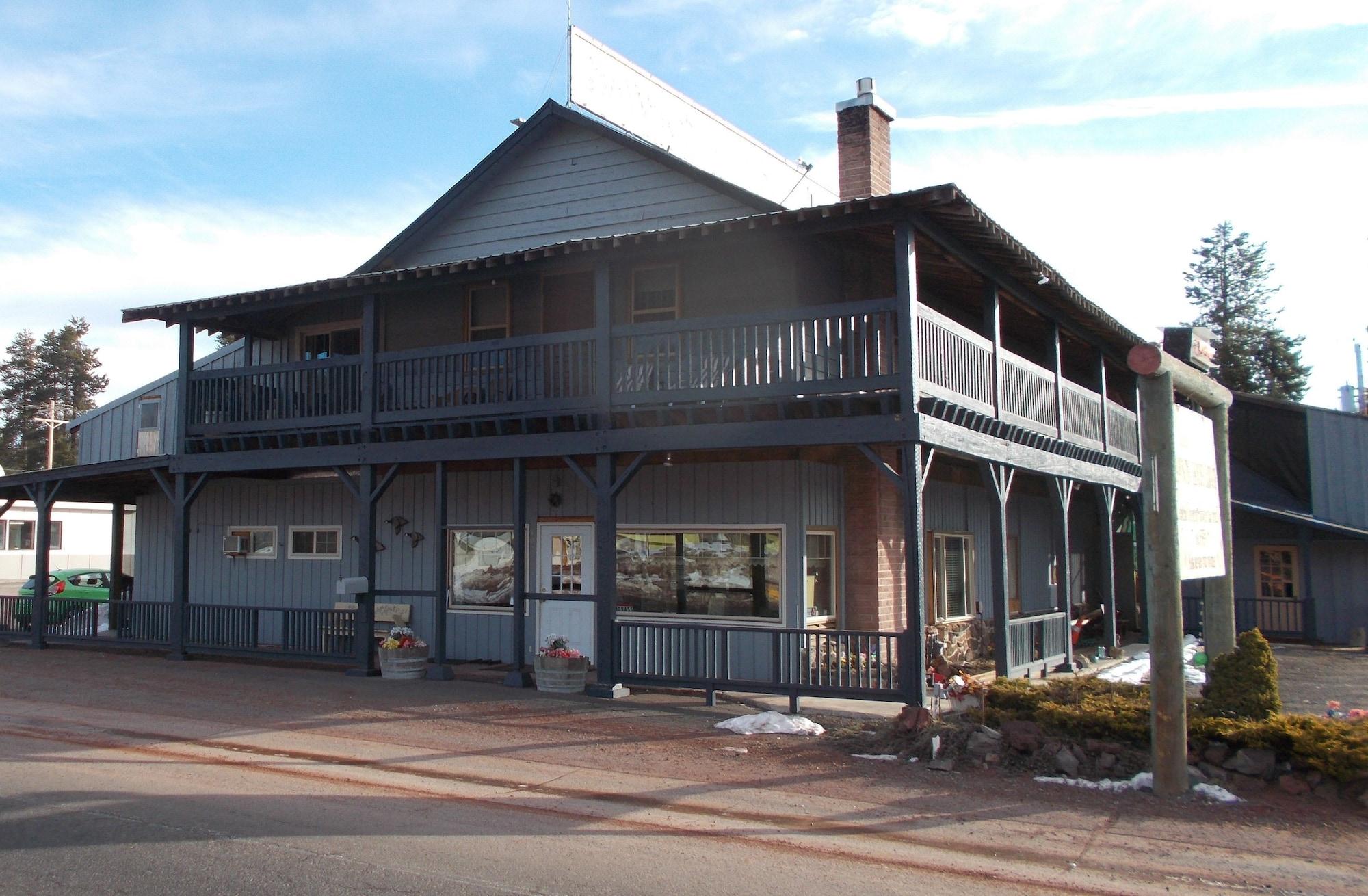 Varios Dawson House Lodge