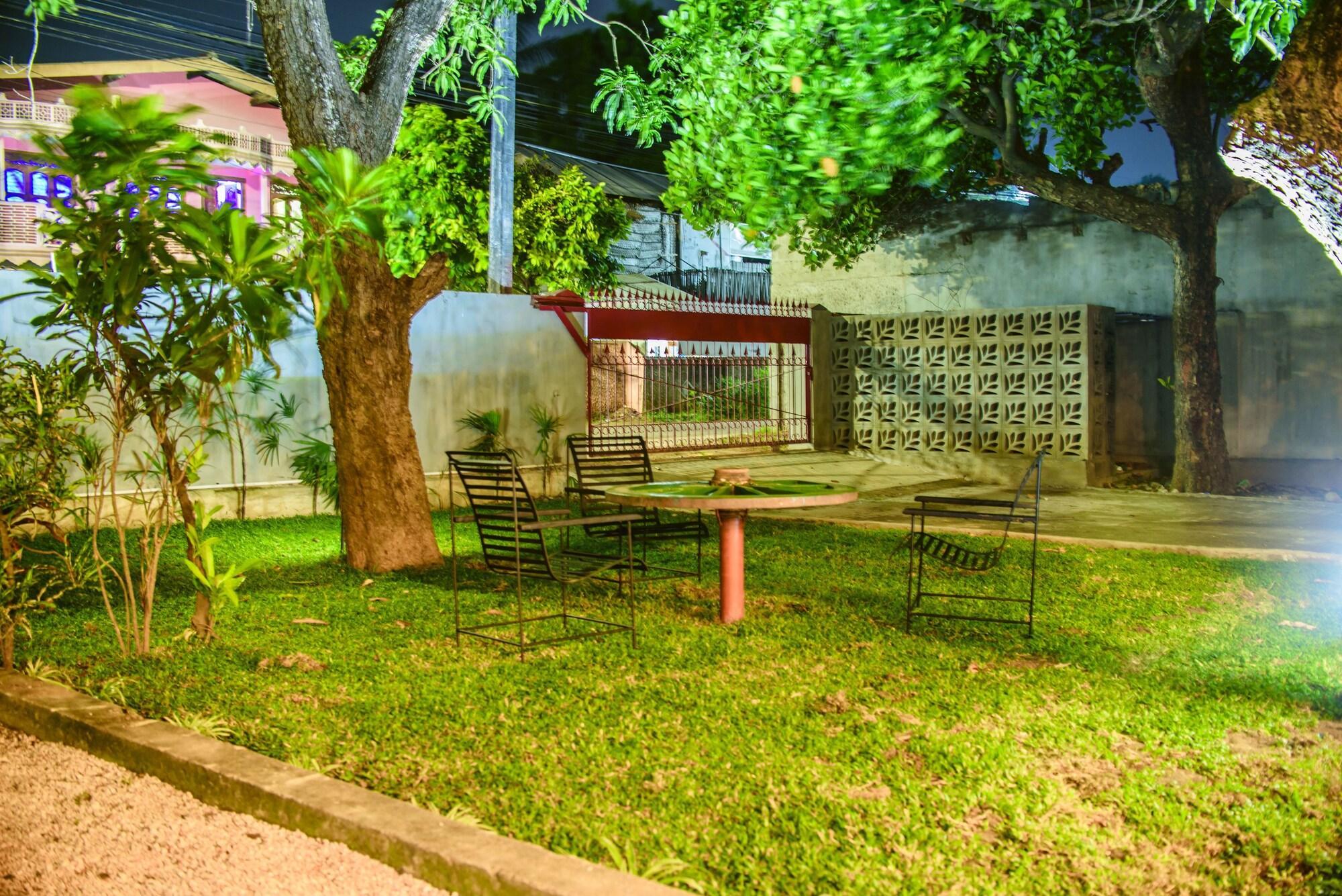 Vista Exterior Thambu Illam