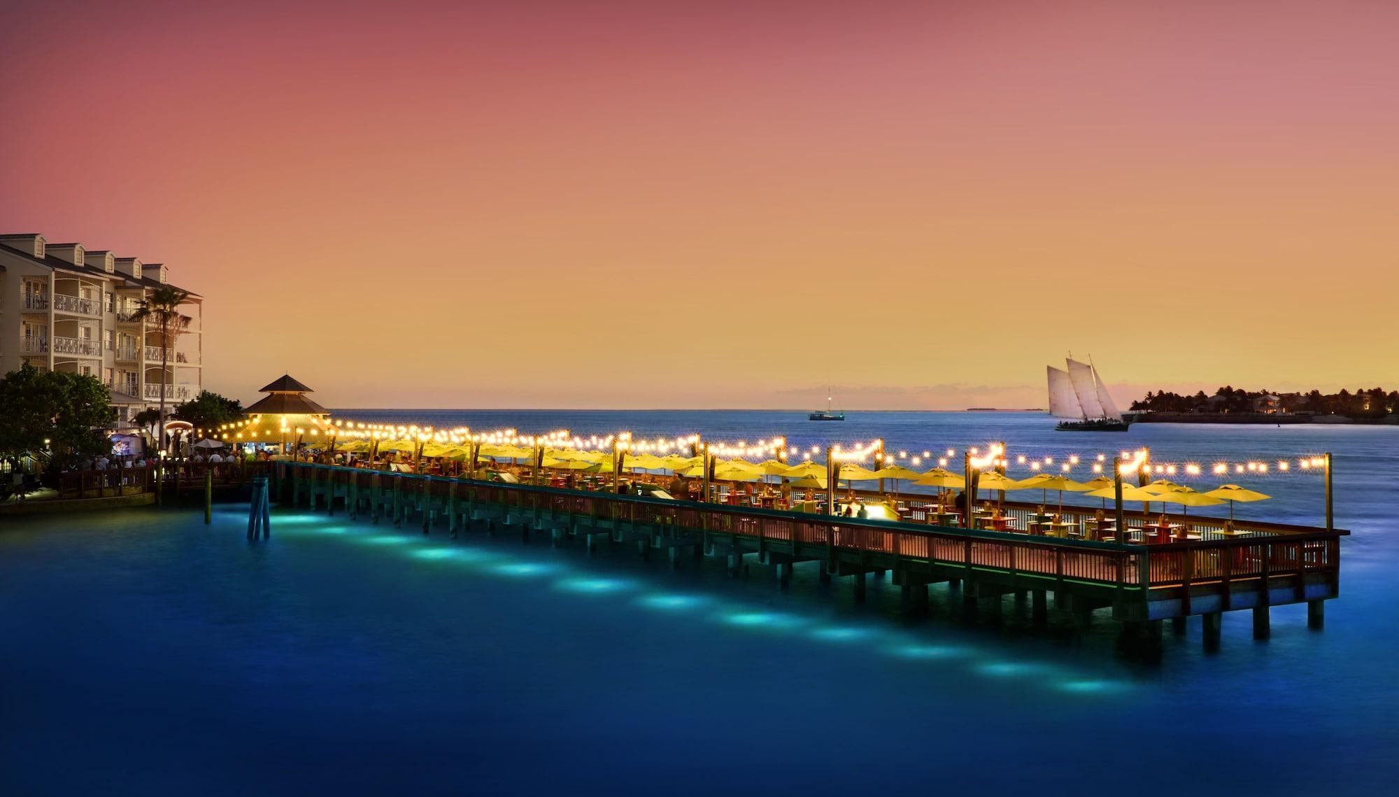 Vista Exterior Ocean Key Resort - A Noble House Resort
