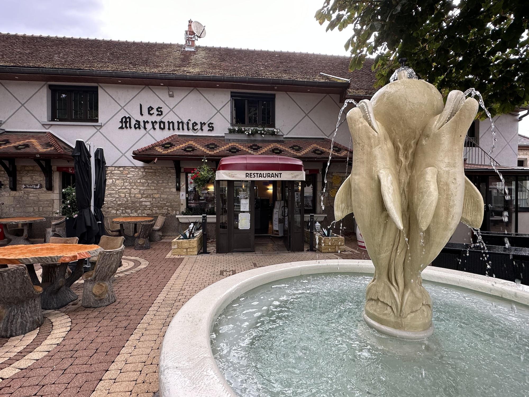 Vista Lobby Les Marronniers d'Arc