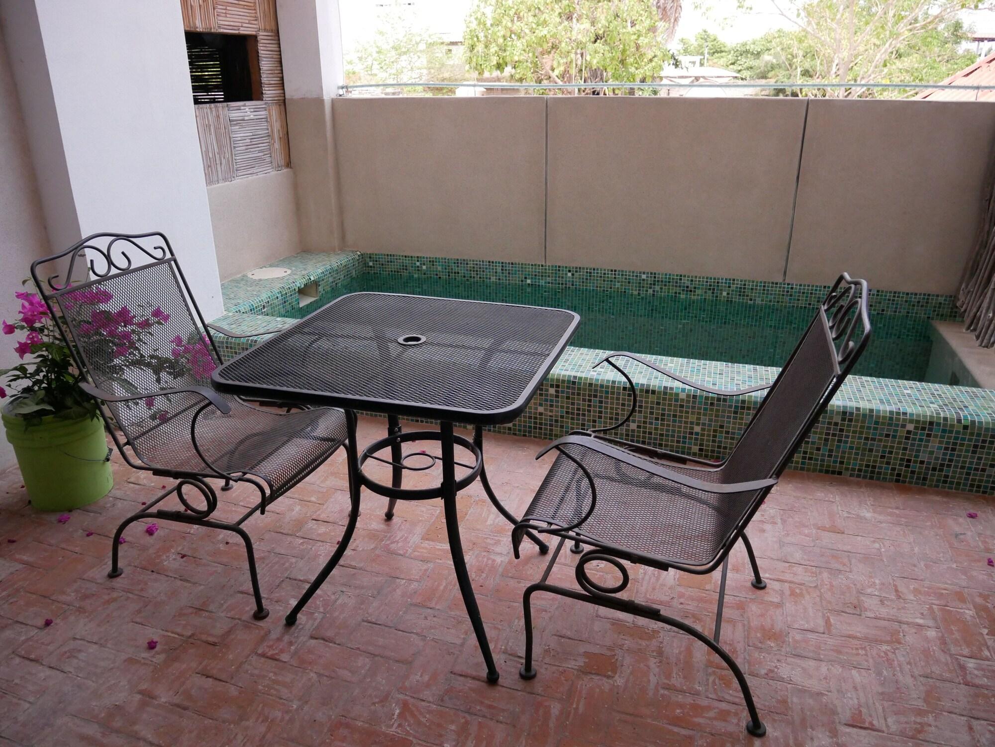 Vista Piscina Madre Tierra Hotel & Coworking & Hostal