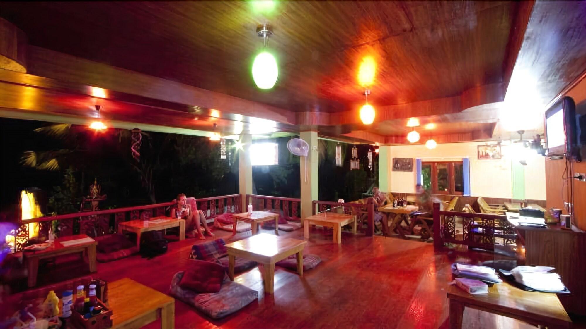 Restaurant J.B.Hut Bungalows