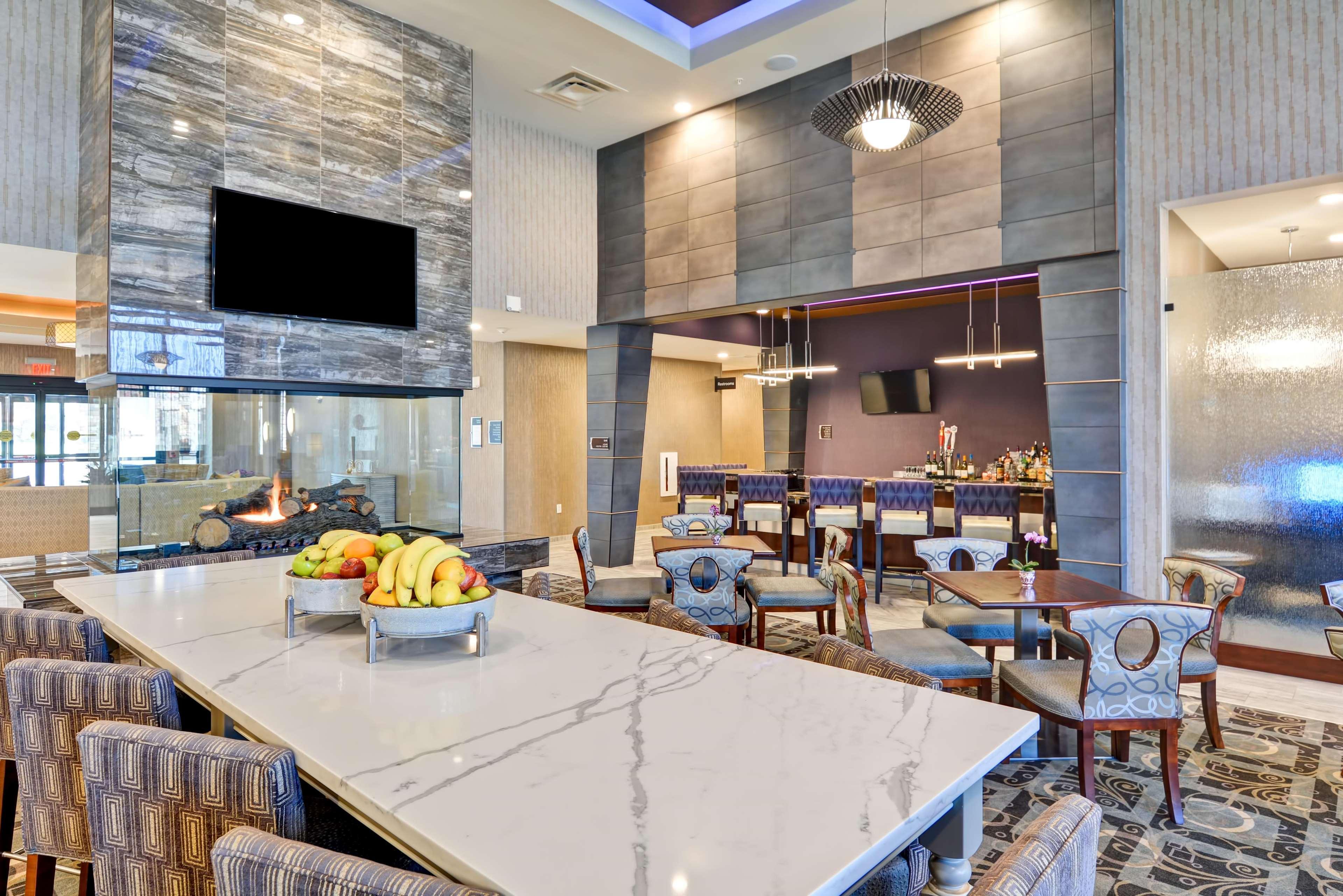 Bar/Salón Homewood Suites By Hilton New Hartford Utica