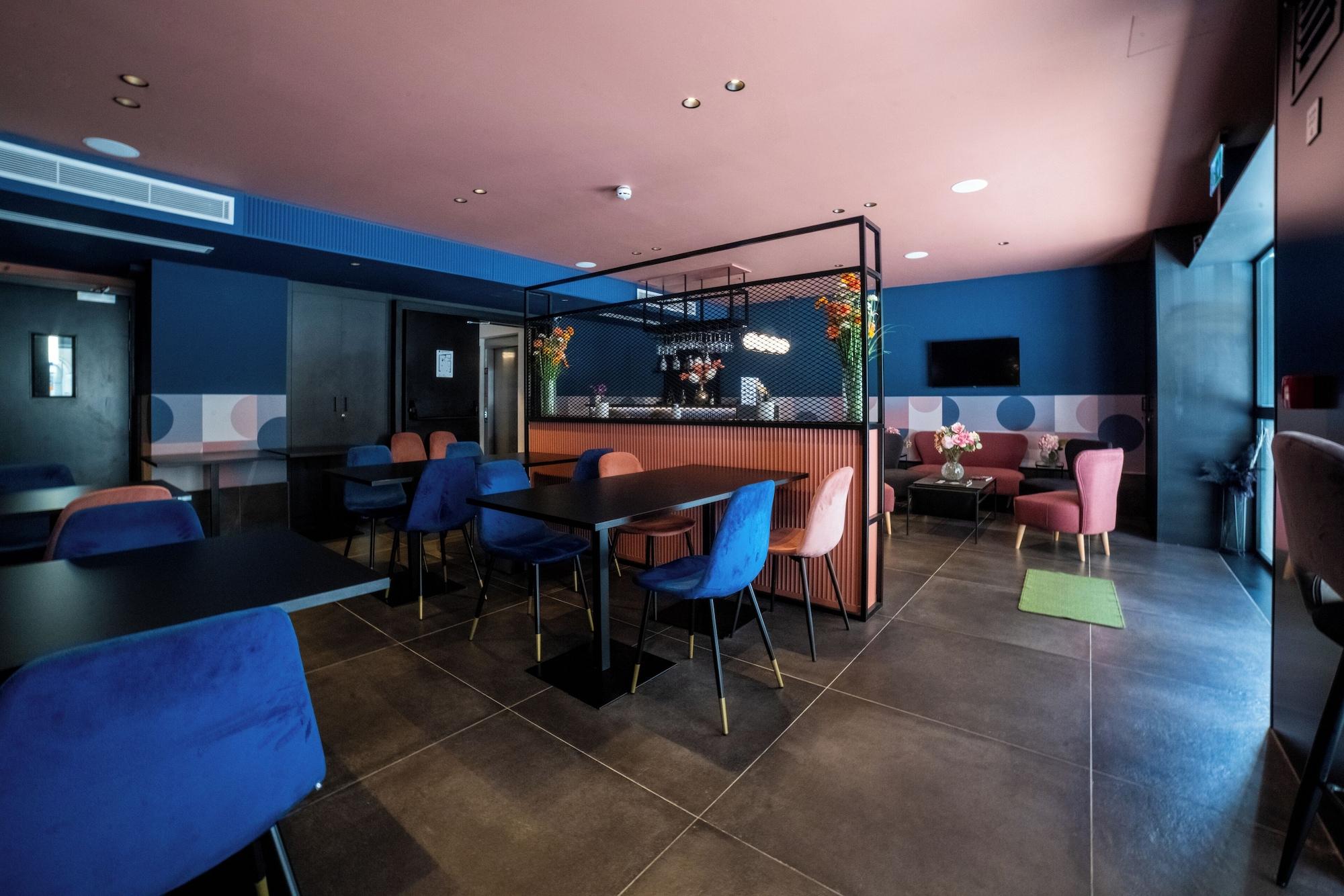 Restaurant Eleven by Warren Collection