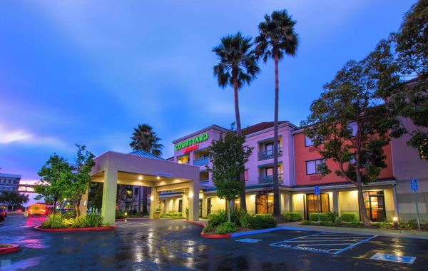 Courtyard by Marriott Oakland Airport