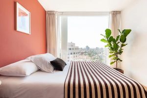 Alquiler Vacacional - Exquisite Condesa Gem: Stunning Views, Pool & Gym