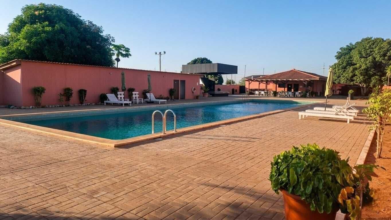 Vista Piscina Viana Hotel