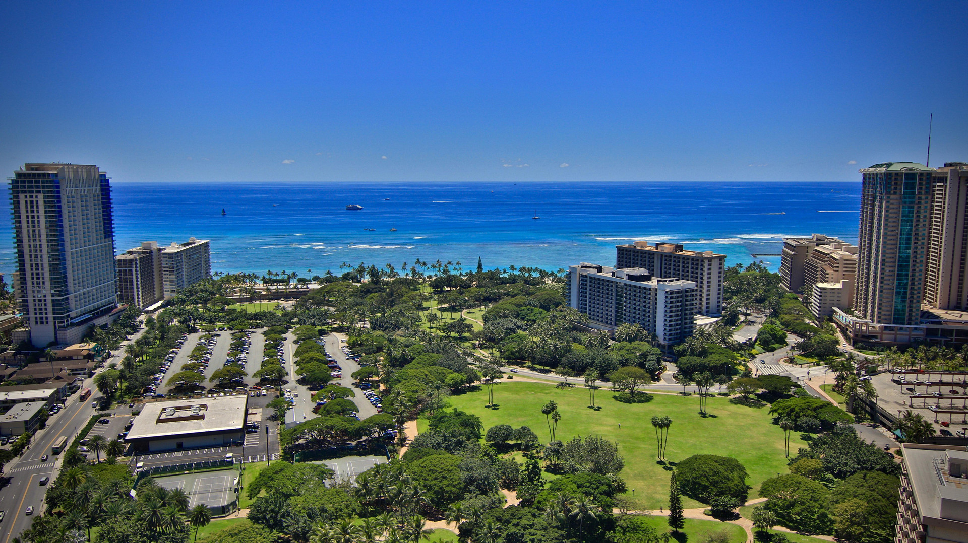 Vista Exterior Holiday Inn Express Waikiki by IHG