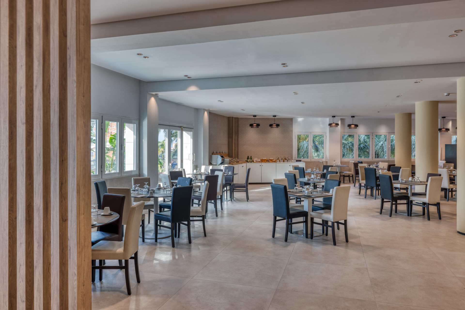 Bar/Salón Ohtels Gran Hotel Almería